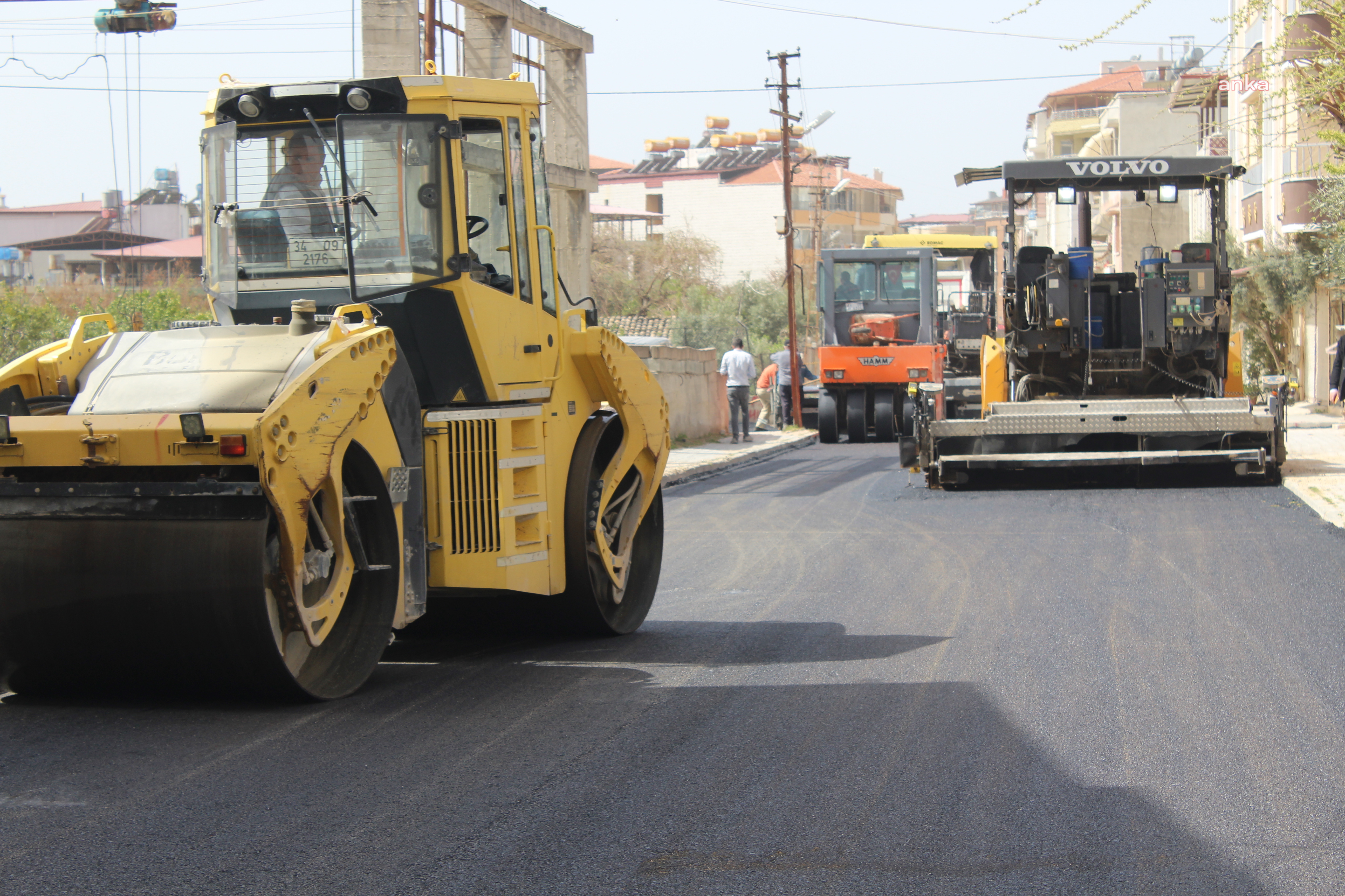 SAMANDAĞ BELEDİYESİ’NİN ASFALT ÇALIŞMALARI DEVAM EDİYOR