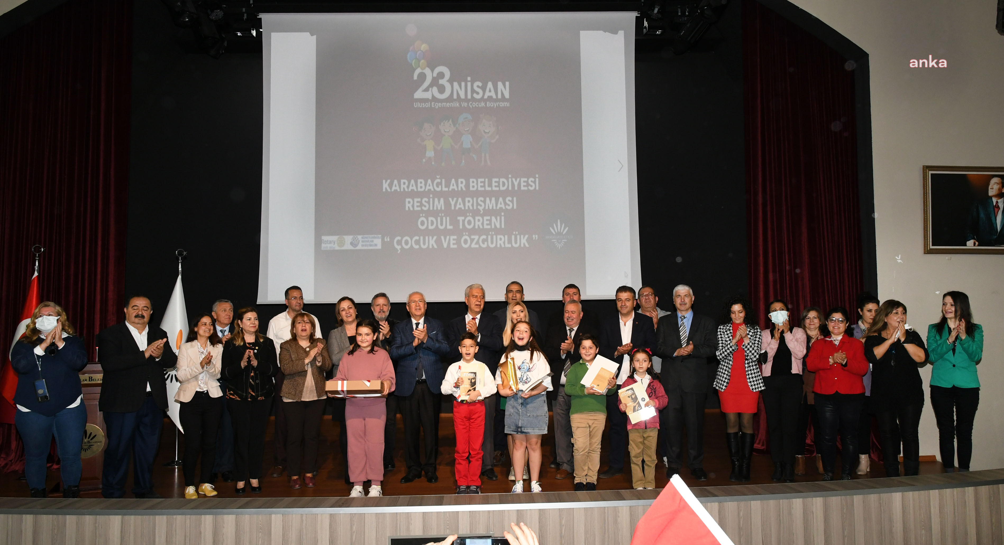 KARABAĞLAR'DA ÇOCUKLAR 'ÖZGÜRLÜĞÜ' ANLATTILAR