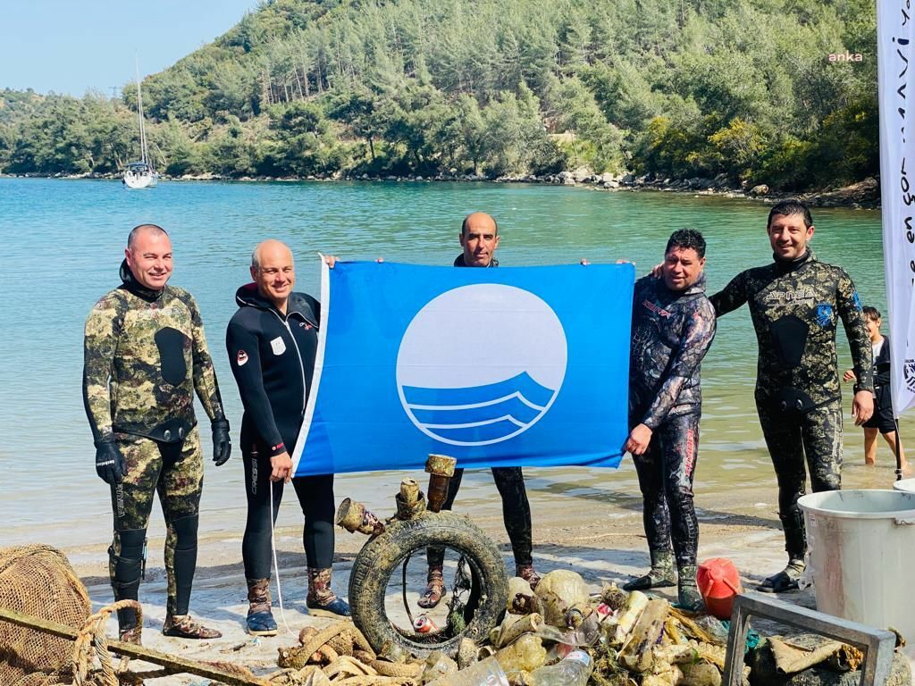BODRUM’DA SAHİL VE YOL KENARLARI ATIKTAN TEMİZLENDİ