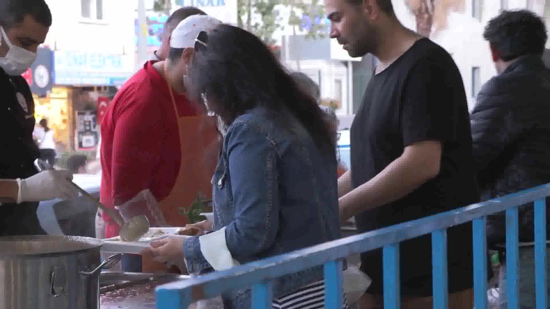 MURATPAŞA HALKI, İFTAR SOFRALARINDA BULUŞMAYA DEVAM EDİYOR