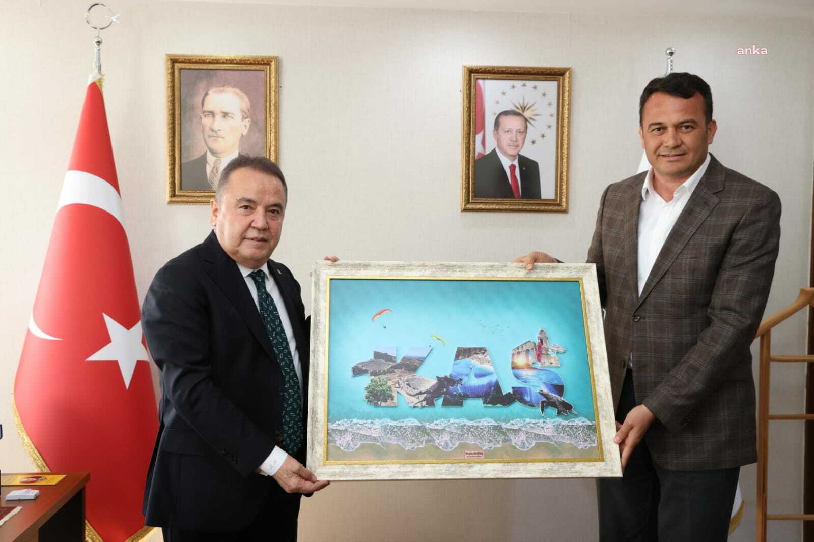 MUHİTTİN BÖCEK KAŞ’TA MUHTAR VE STK TEMSİLCİLERİYLE BULUŞTU