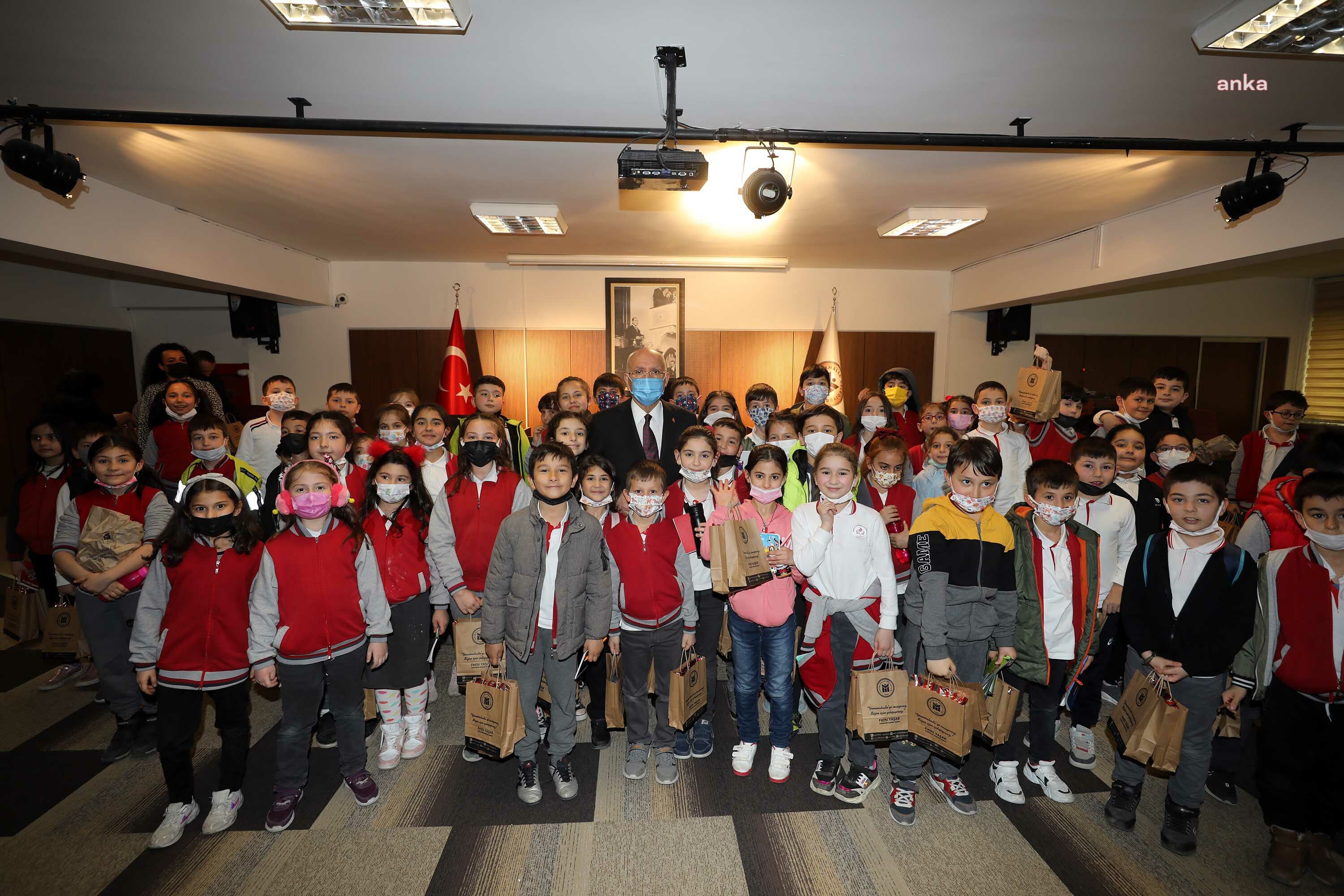 YENİMAHALLELİ ÇOCUKLARDAN BELEDİYE ZİYARETİ