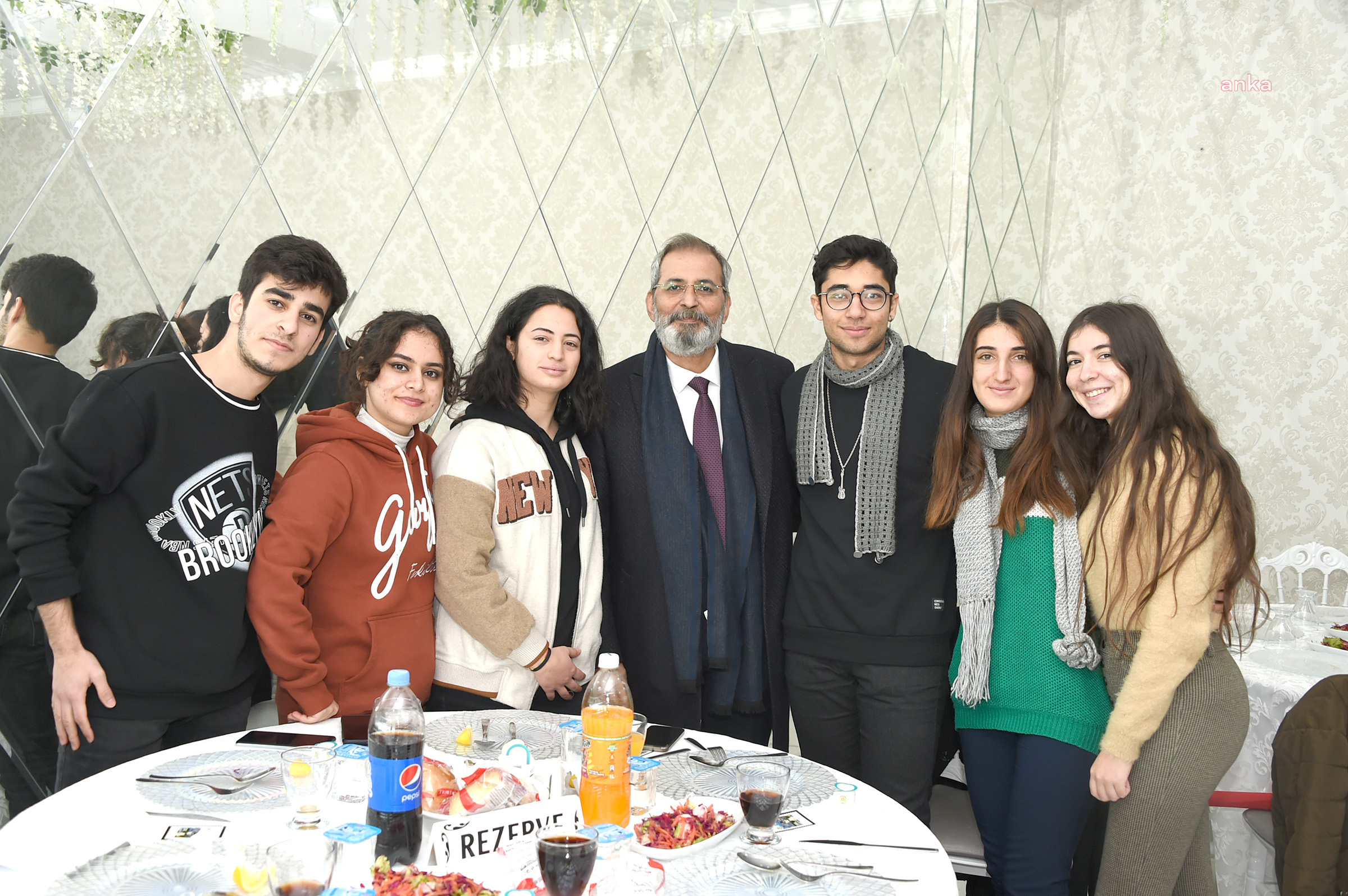 TARSUS BELEDİYESİ ÜNİVERSİTE ÖĞRENCİLERİNİN BURSLARINI HESAPLARINA YATIRDI