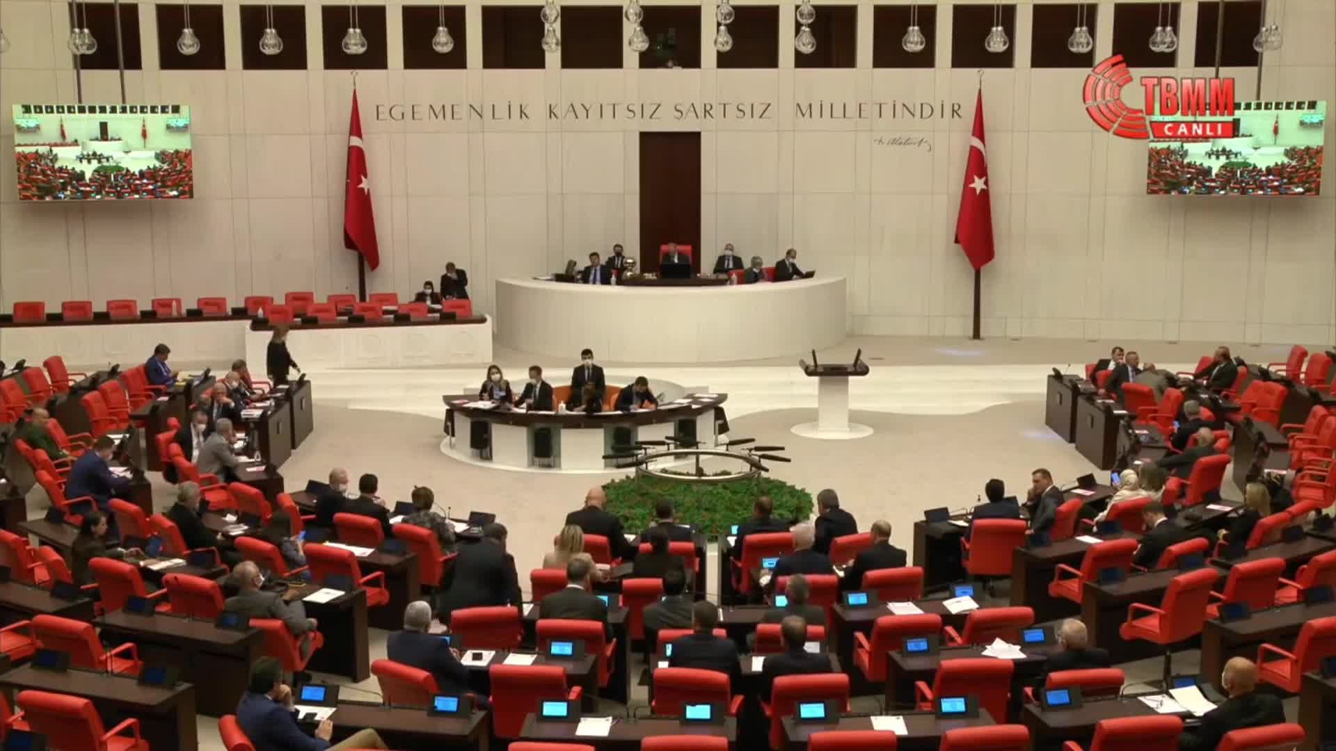 ENGİN ÖZKOÇ’TAN BAKAN DÖNMEZ’E YANIT: “BAKAN, ALGI YARATMAYA ÇALIŞINCAYA KADAR 2022 TÜRKİYE’SİNDE KARANLIKTA KALAN İNSANLARIMIZIN ELEKTRİĞİNİN AÇILMASININ DERDİNE DÜŞMELİDİR”