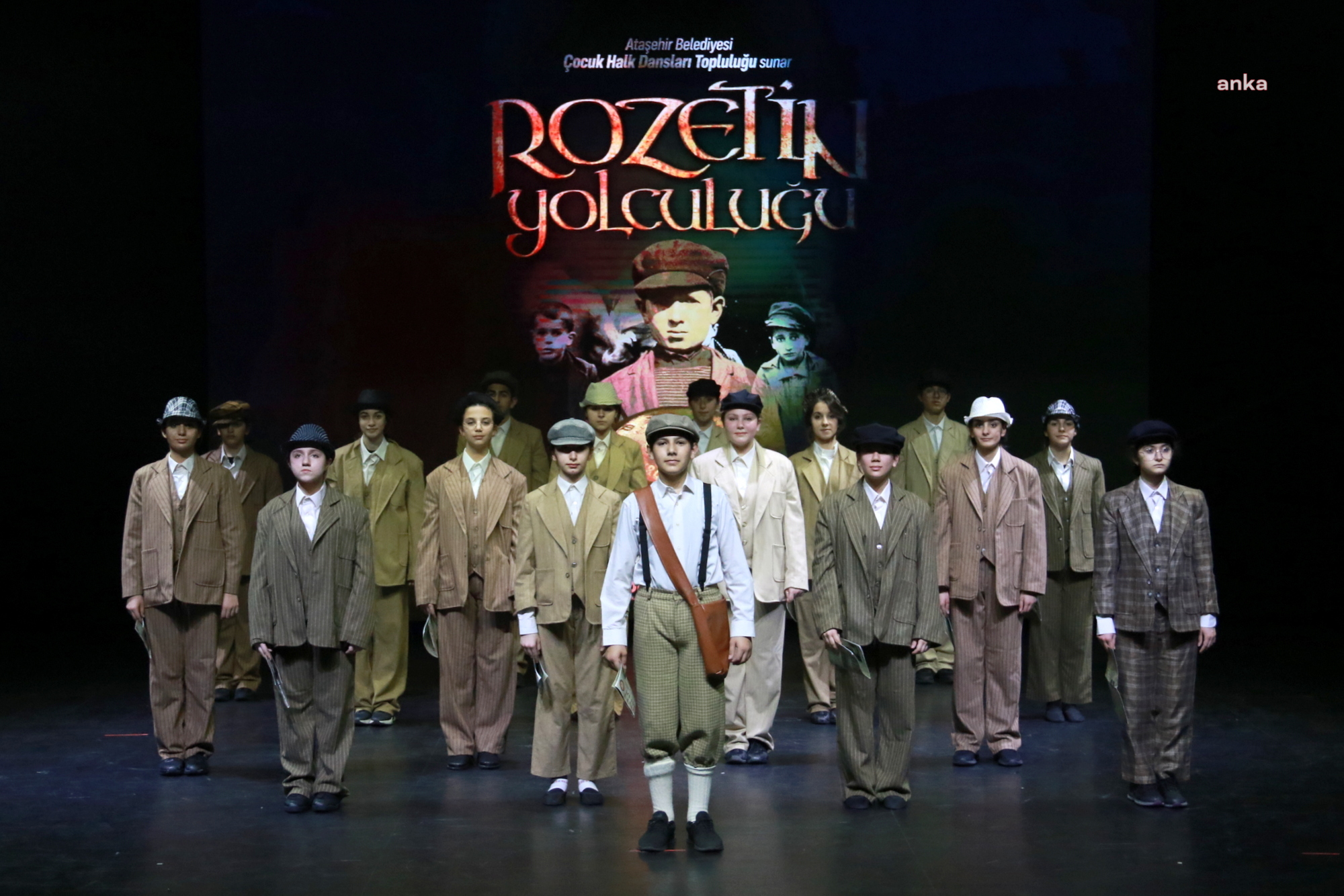ATAŞEHİR BELEDİYESİ ÇOCUK VE GENÇLİK HALK DANSLARI TOPLULUĞUNUN 23 NİSAN GÖSTERİSİ BÜYÜK BEĞENİ TOPLADI