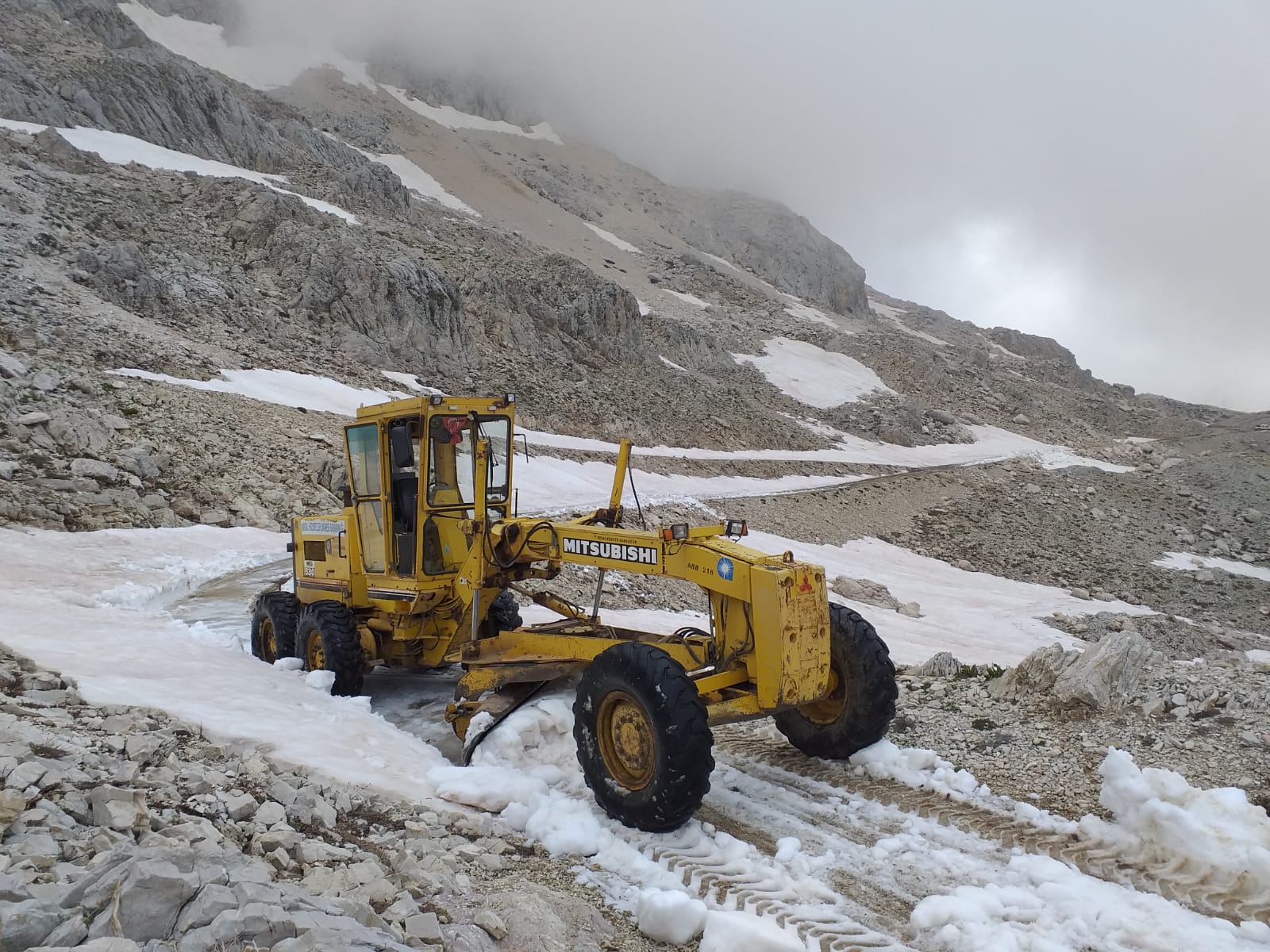 ANTALYA BÜYÜKŞEHİR'DEN AKSEKİ MORCA YAYLA YOLUNDA KAR TEMİZLİĞİ