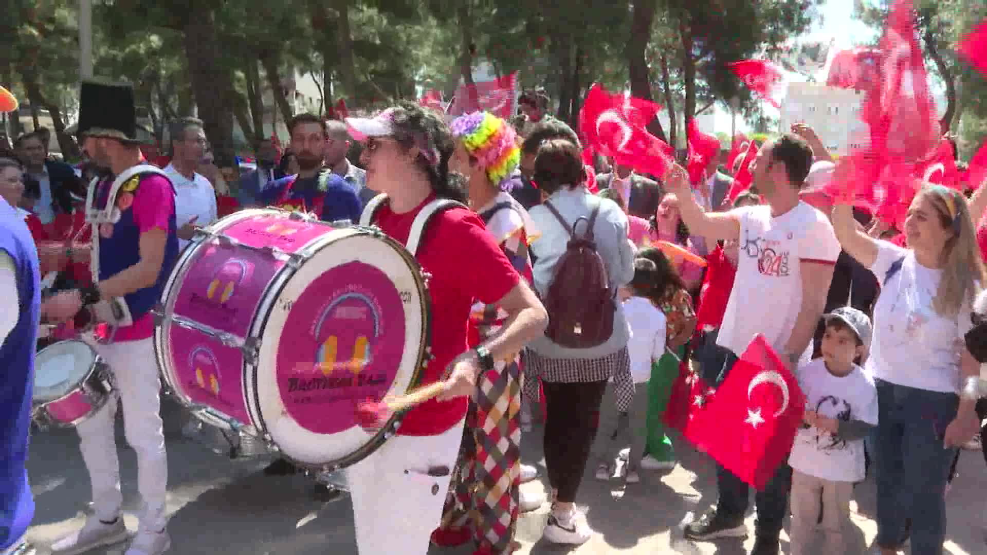 SİYASİ PARTİLER, BAYRAMIN İKİNCİ GÜNÜ BAYRAMLAŞACAK