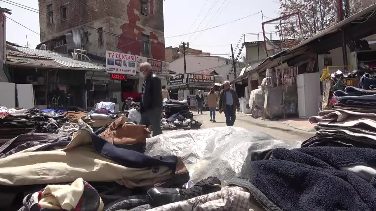 BİT PAZARI ESNAFI: BİT PAZARI’NA NUR DEĞİL KENE YAĞIYOR, MİLLETİN KANINI EMİYORLAR