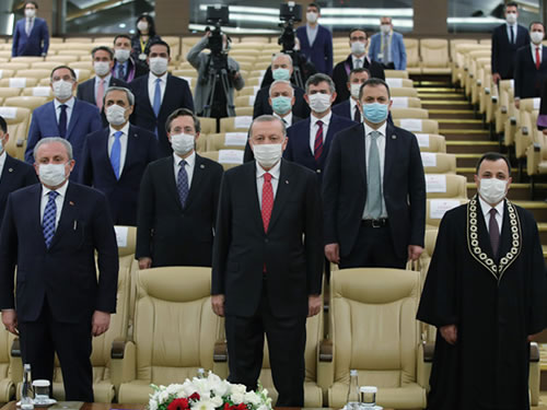ANAYASA MAHKEMESİ'NDE UZAKTAN SELAMLAŞTILAR