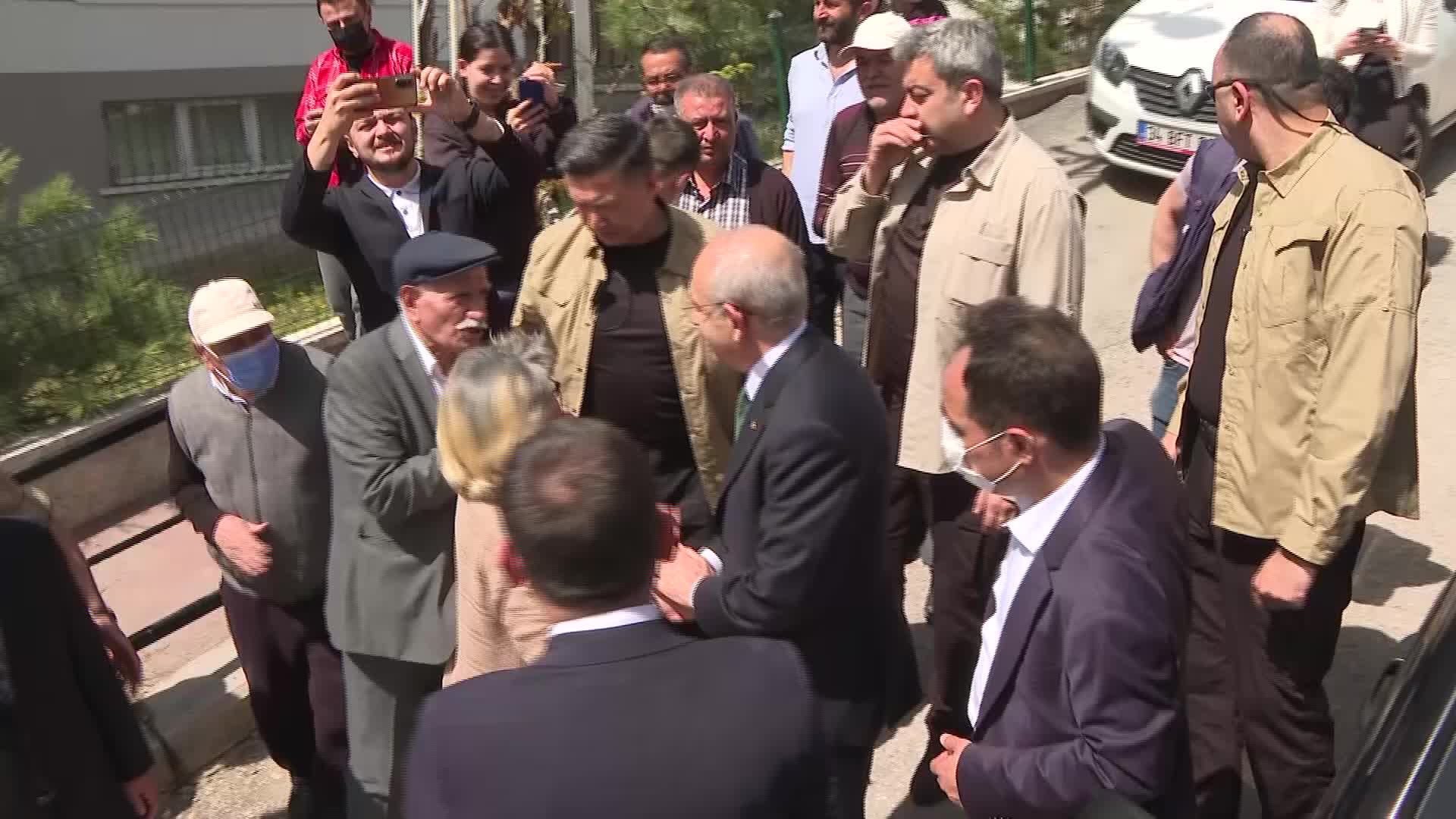 KILIÇDAROĞLU’NUN ZİYARET ETTİĞİ EVİNİN ELEKTİRİĞİ KESİK OLAN GÜLTEPE: "ERDOĞAN’A GİDİP NE YAPACAĞIM; YERİ SICAK, SUYU VAR, YEMEĞİ VAR"