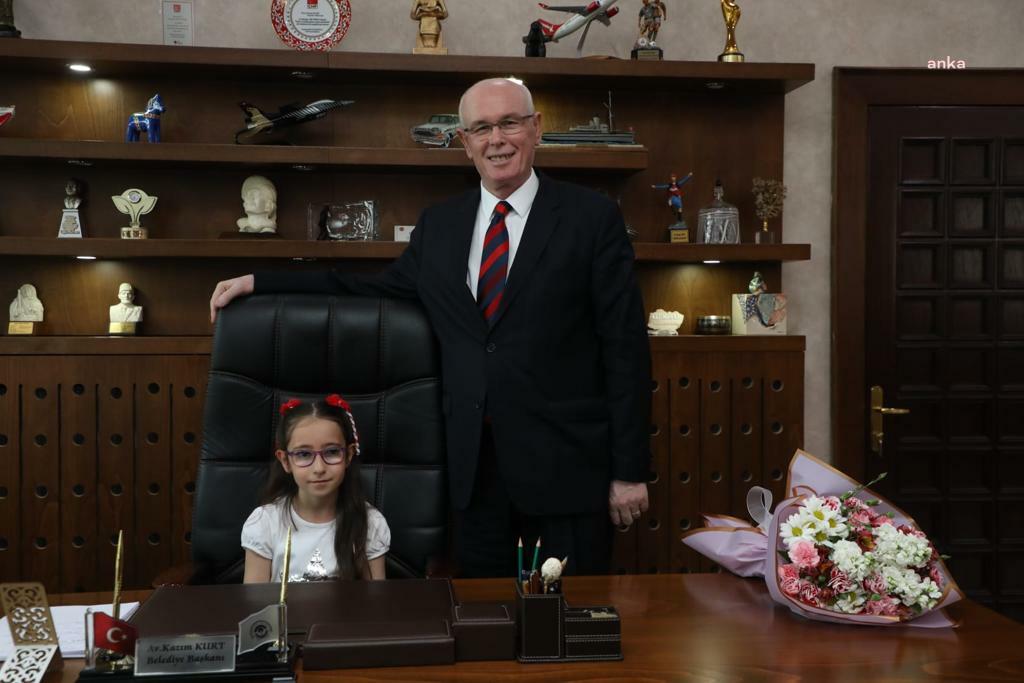 ODUNPAZARI BELEDİYE BAŞKANI KAZIM KURT 23 NİSAN’DA MAKAMINI ÇOCUKLARA BIRAKTI