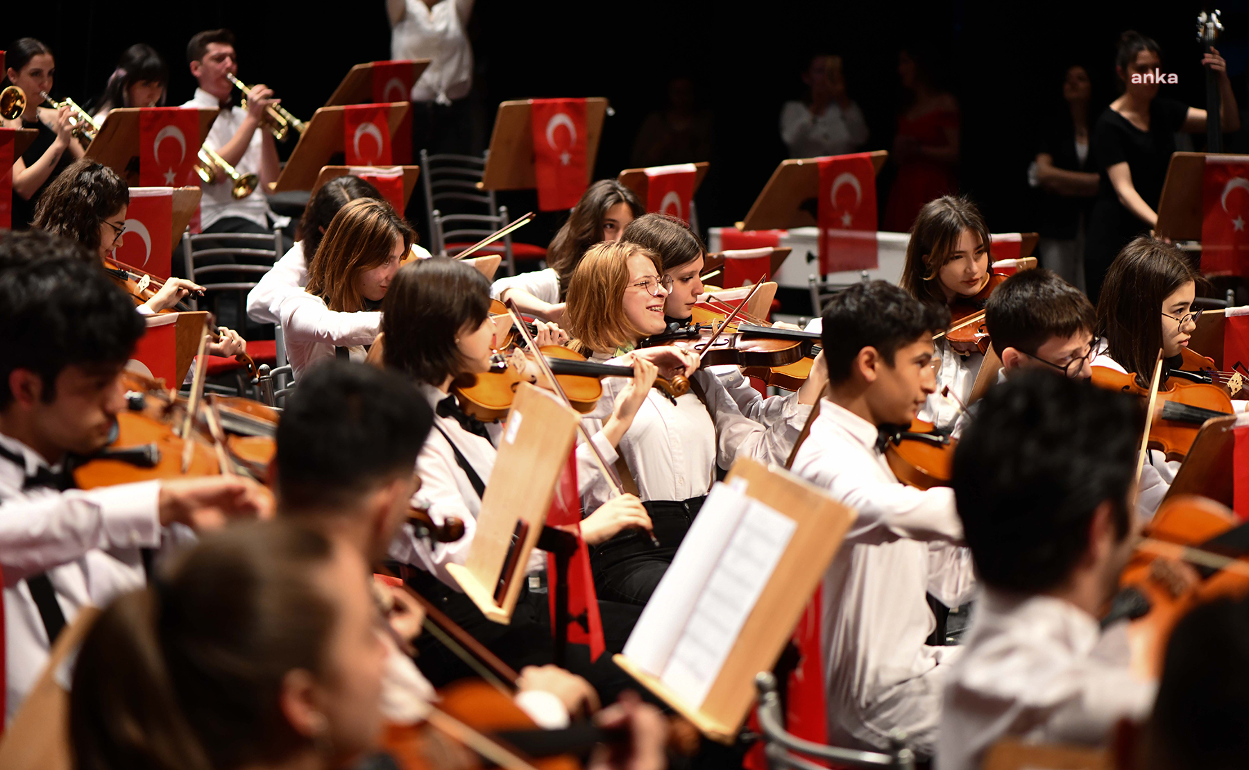 TEPEBAŞI BELEDİYESİ İKİ ELİN SESİ VAR SENFONİ ORKESTRALARI VE KOROLARI’NDAN 23 NİSAN KONSERİ