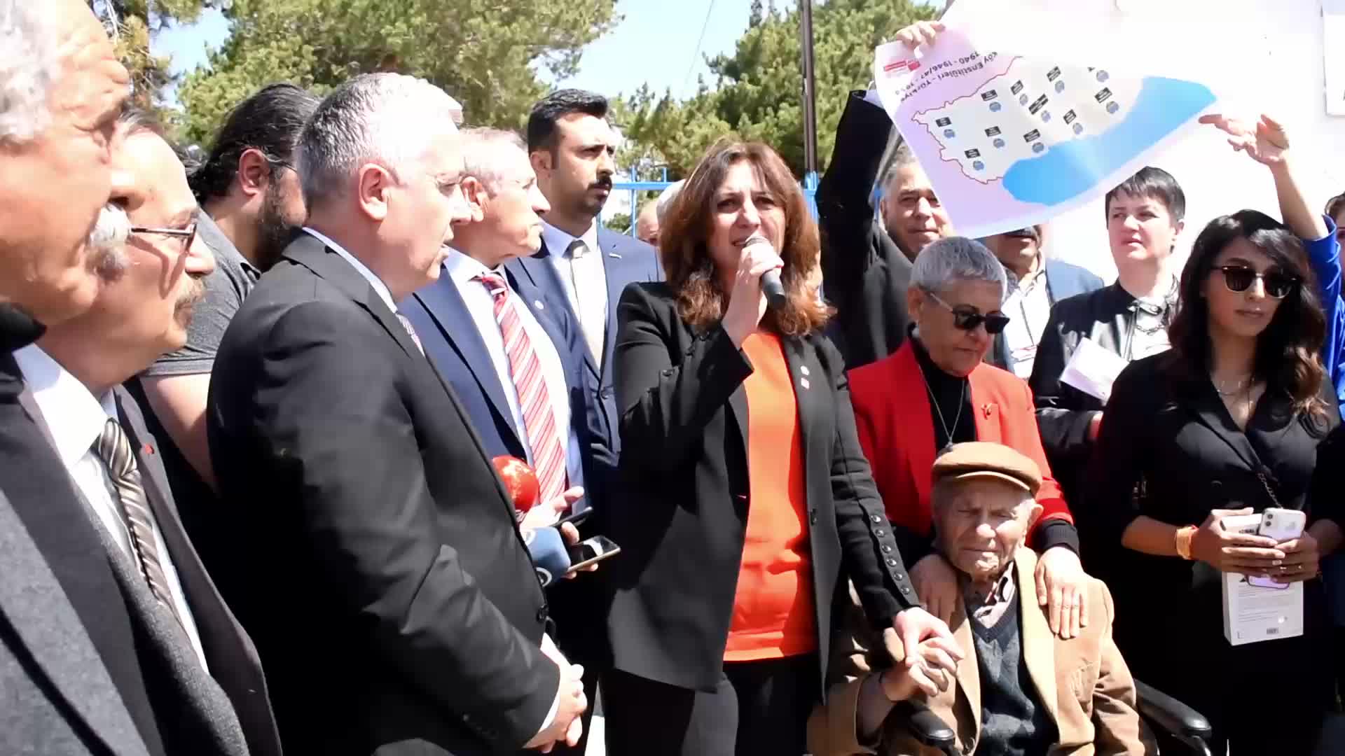 CHP HEYETİ PAZARÖREN KÖY ENSTİTÜSÜ'NE ALINMADI