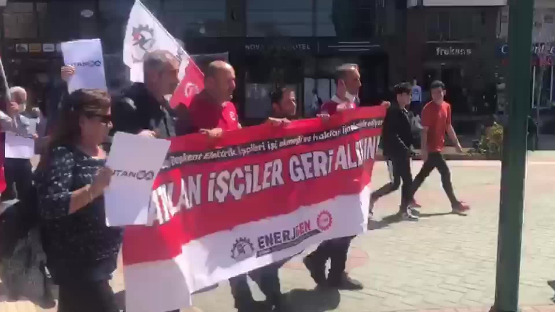ANKARA'DAN İSTANBUL'A YÜRÜYEN ENERJİ İŞÇİLERİ ESKİŞEHİR'E ULAŞTI