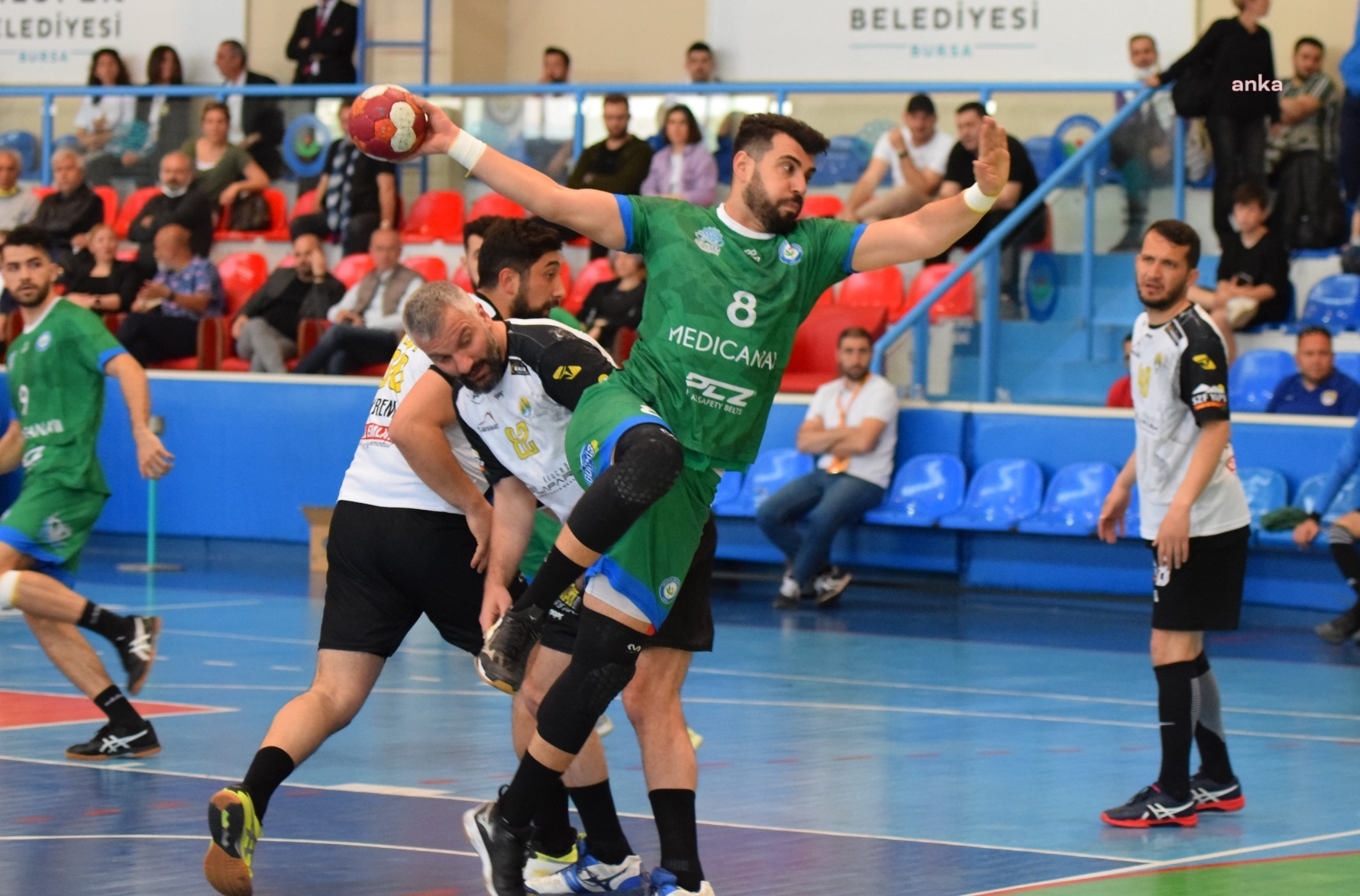 NİLÜFER BELEDİYESPOR HENTBOL TAKIMI RAKİBİ KÖYCEĞİZ BELEDİYESPOR’U 40-24 YENDİ