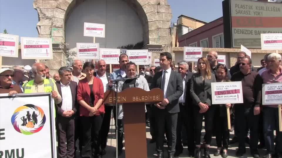 ERZİNLİLERDEN BURNAZ SAHİL KUMULLARINA KURULACAK POLİPROPİLEN TESİSİNE TEPKİ: "BİZİM TOPRAĞIMIZ, DENİZİMİZ VE EN ÖNEMLİSİ ÇOCUKLARIMIZ PLASTİKTEN DAHA DEĞERLİ”