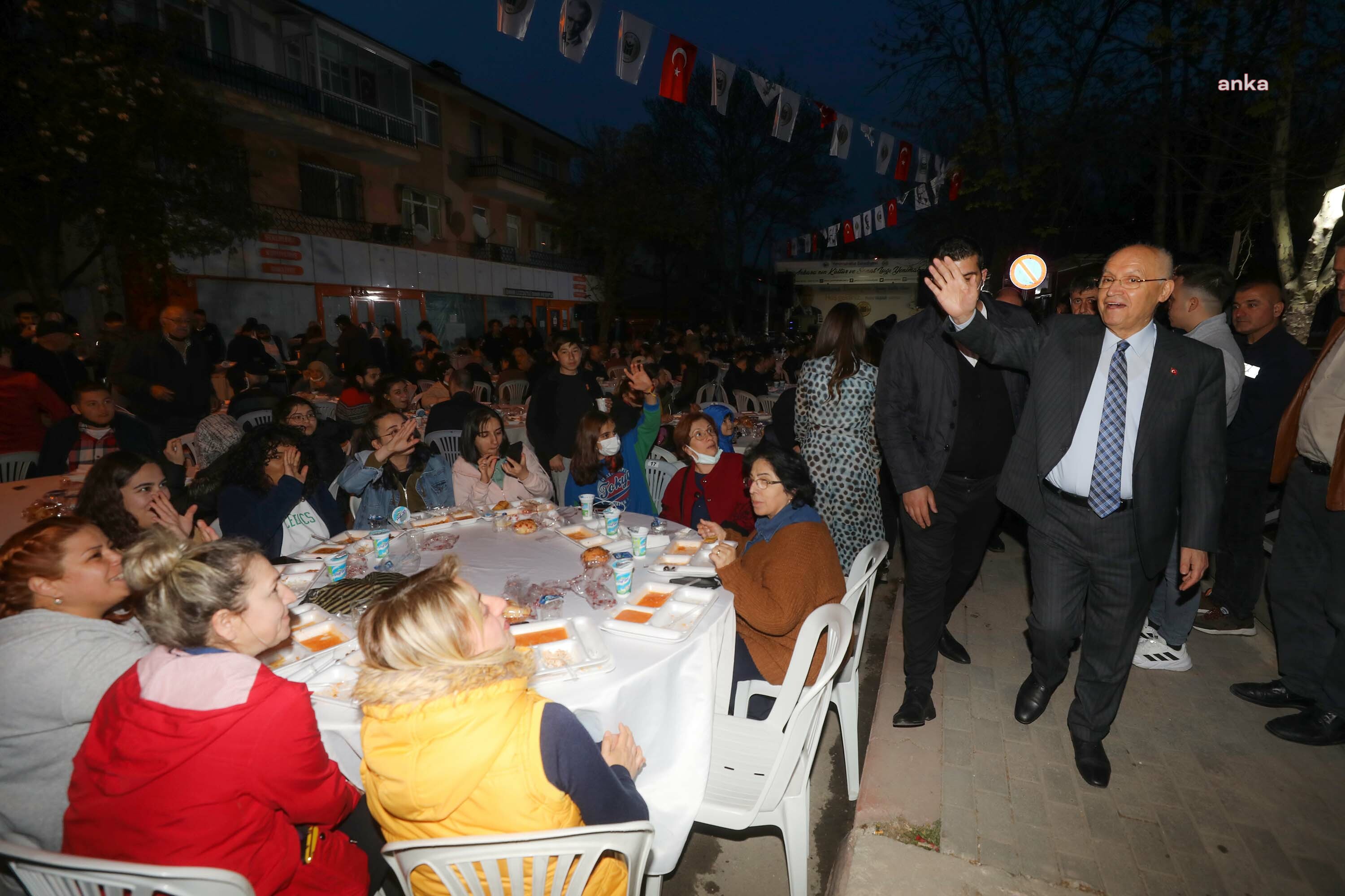 YENİMAHALLE BELEDİYESİ’NİN İFTARI GAZİ MAHALLESİ’NDEYDİ
