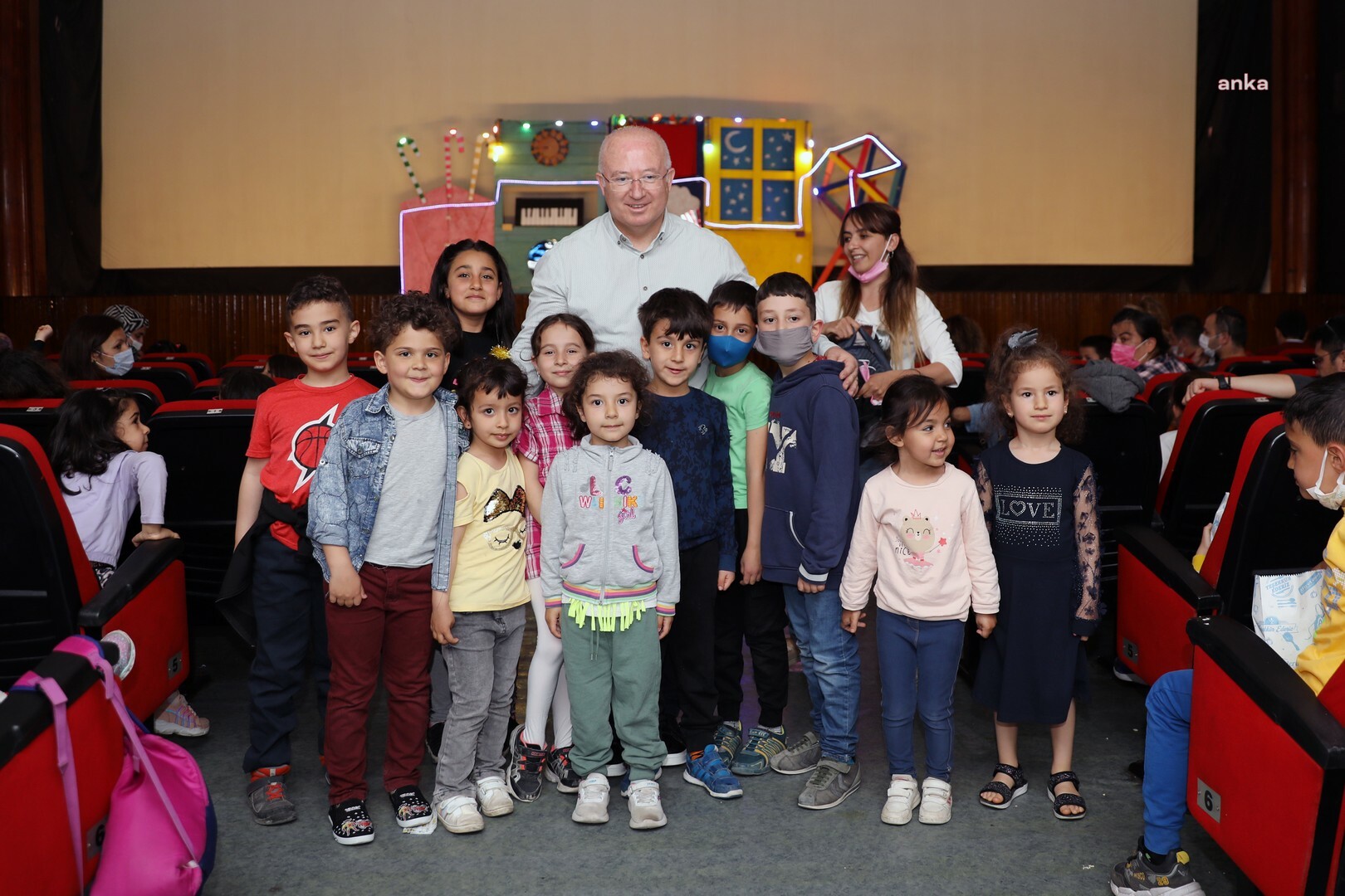 MENTEŞE'DE “MUTLULUKLAR ÜLKESİ” ÇOCUKLARLA BULUŞTU