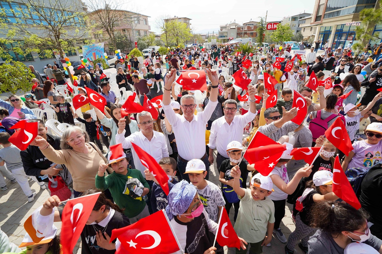 GAZİEMİR’DE 9 GÜN SÜREN 23 NİSAN COŞKUSU