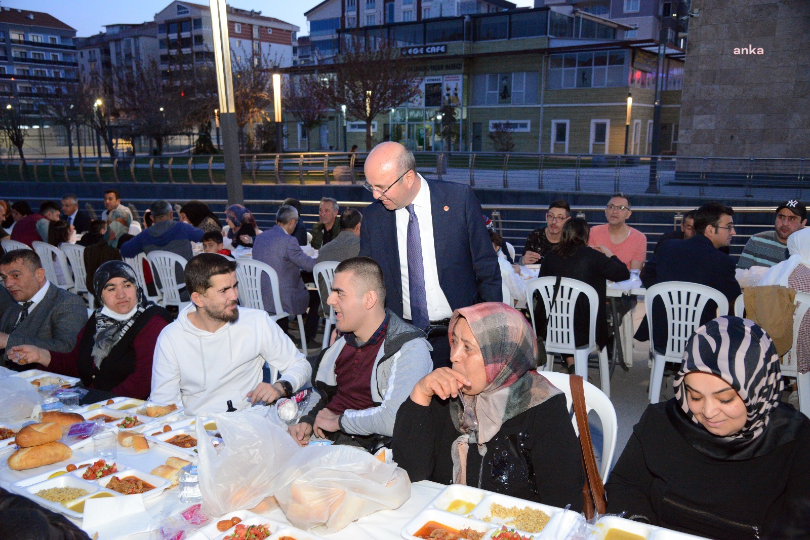 KIRŞEHİR BELEDİYE BAŞKANI EKİCİOĞLU, SABRİYE HASAN KILIÇ ENGELSİZ YAŞAM MERKEZİ’NDE İFTAR PROGRAMINA KATILDI