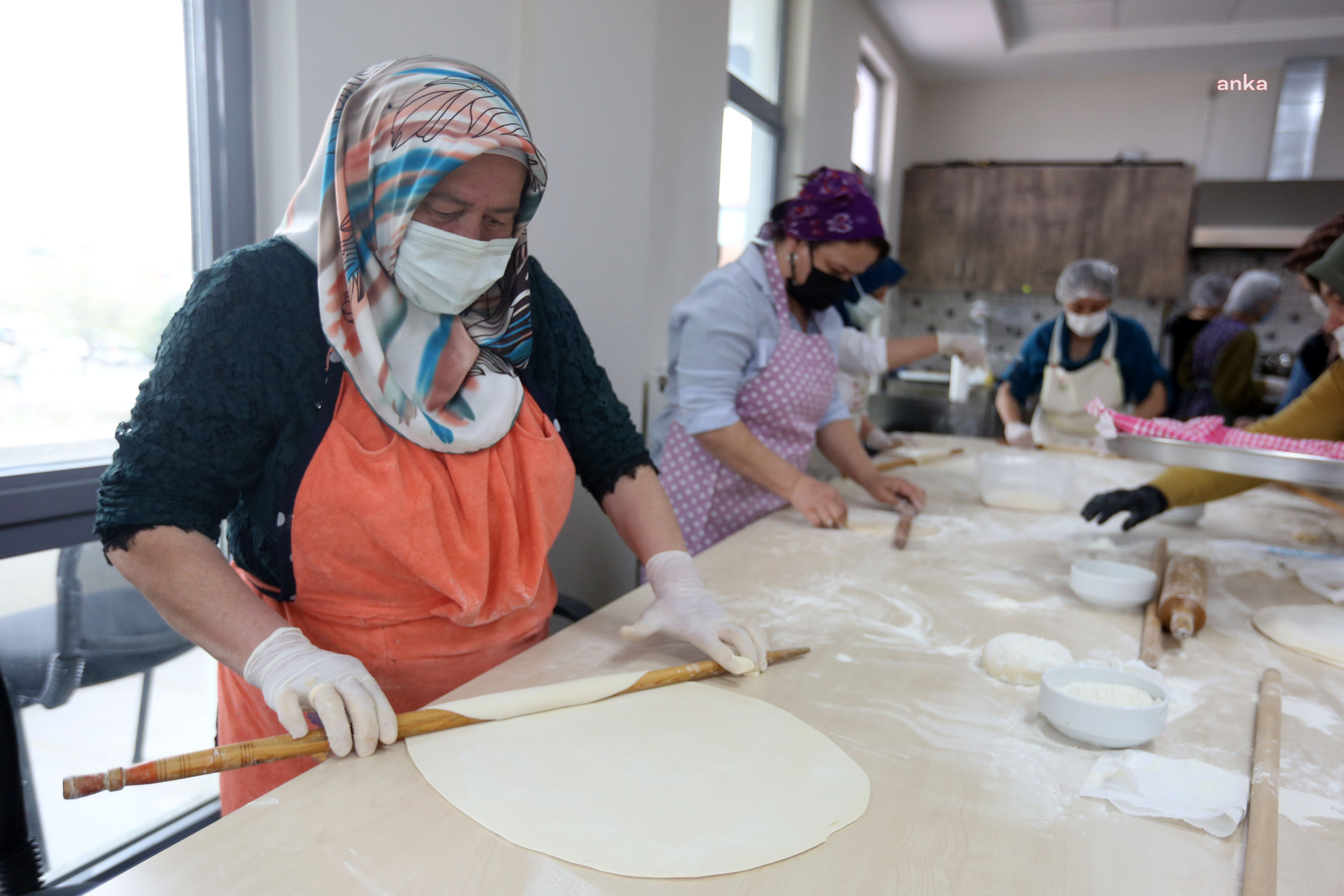 YENİMAHALLE BELEDİYESİ YEMEK KURSU ÖĞRENCİLERİNDEN BAYRAM İKRAMLIKLARI
