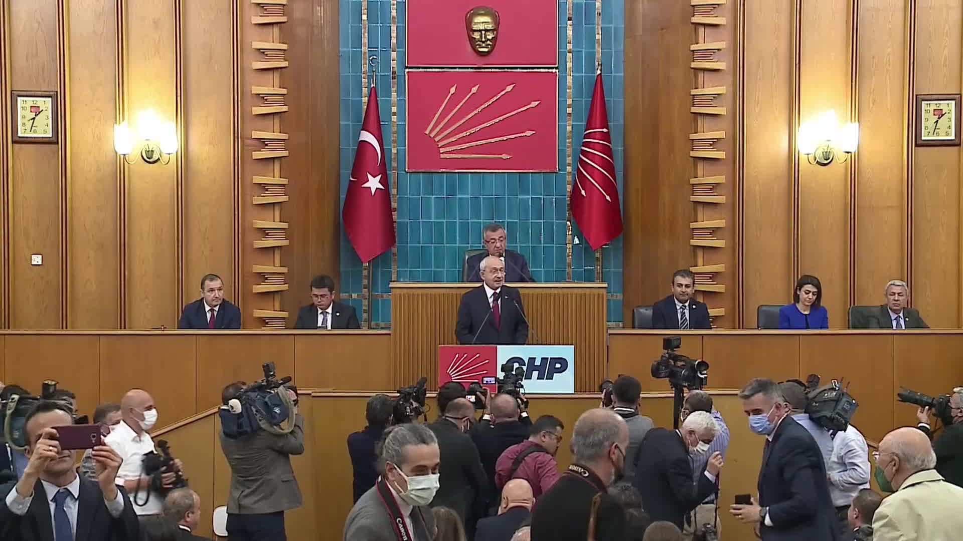 KILIÇDAROĞLU: YA BANA KATILIN YA YOLUMDAN ÇEKİLİN!
