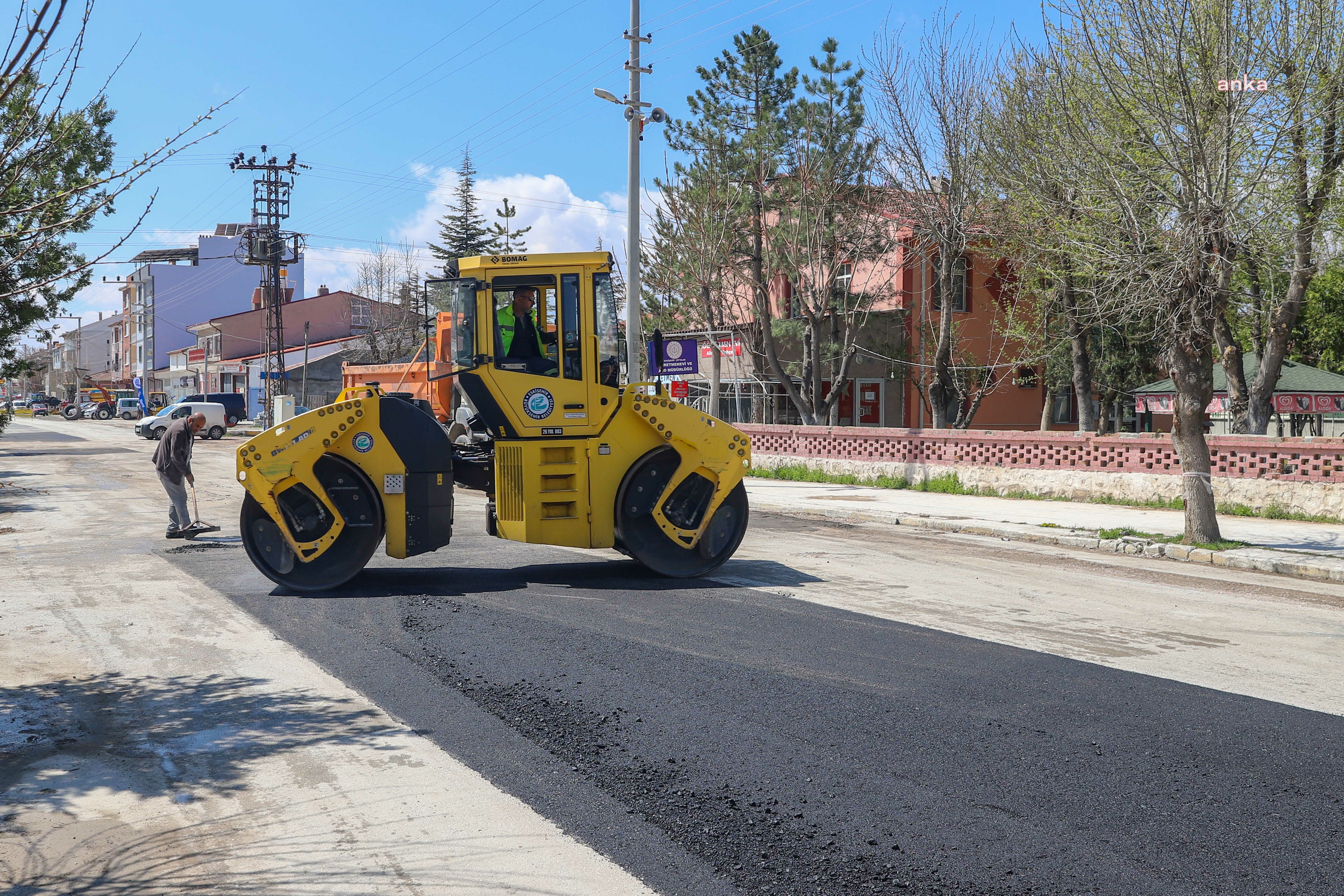 ESKİŞEHİR BÜYÜKŞEHİR’DEN ÇİFTELER’DE YOL YAPIM VE ONARIM ÇALIŞMASI