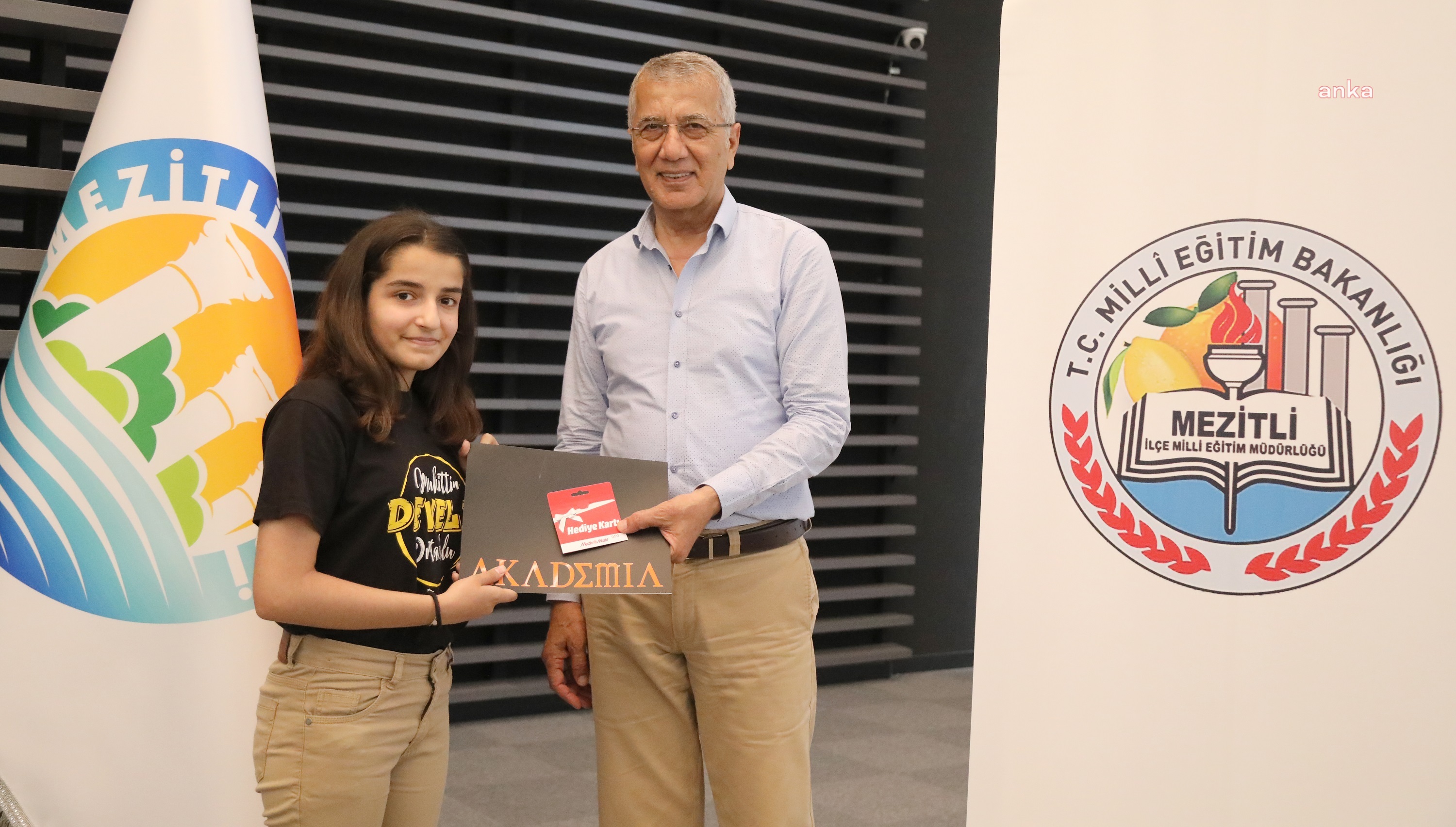 MEZİTLİLİ ÖĞRENCİLER SIFIR ATIĞI ANLATARAK ÖDÜL KAZANDILAR
