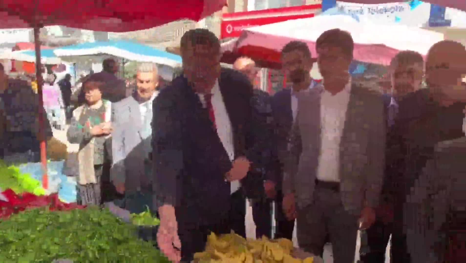 NİĞDELİ VATANDAŞ: EMEKLİ MAAŞIMI ÇEKTİM, PAZARA GELDİM. BİR TARAFTAN GİRDİM, BİR TARAFTAN ÇIKTIM, PARA BİTTİ