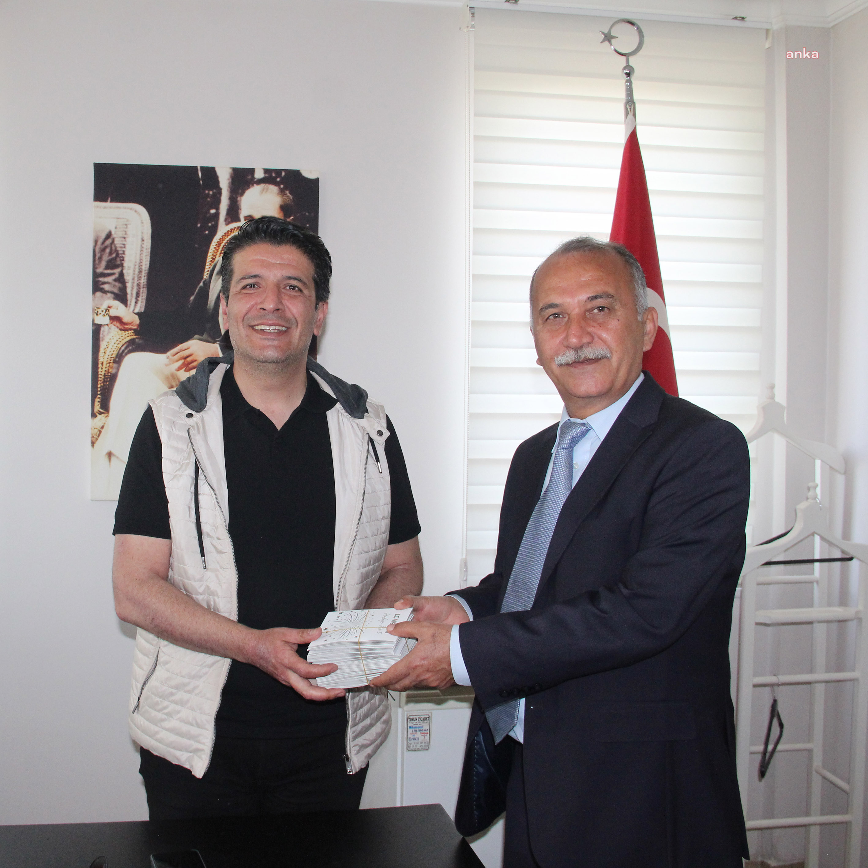 DÖŞEMEALTI BELEDİYESİ’NDEN KORUMA ALTINDAKİ ÇOCUKLARA BAYRAM HEDİYESİ