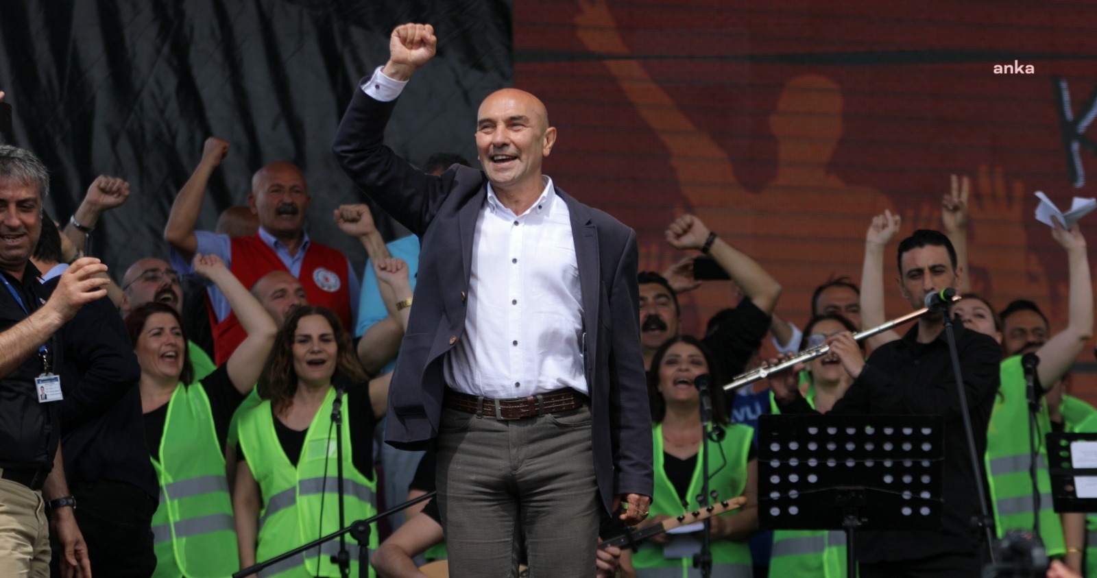 İZMİR BÜYÜKŞEHİR BELEDİYESİ'NDEN 1 MAYIS'A ÇİFTE KONSER