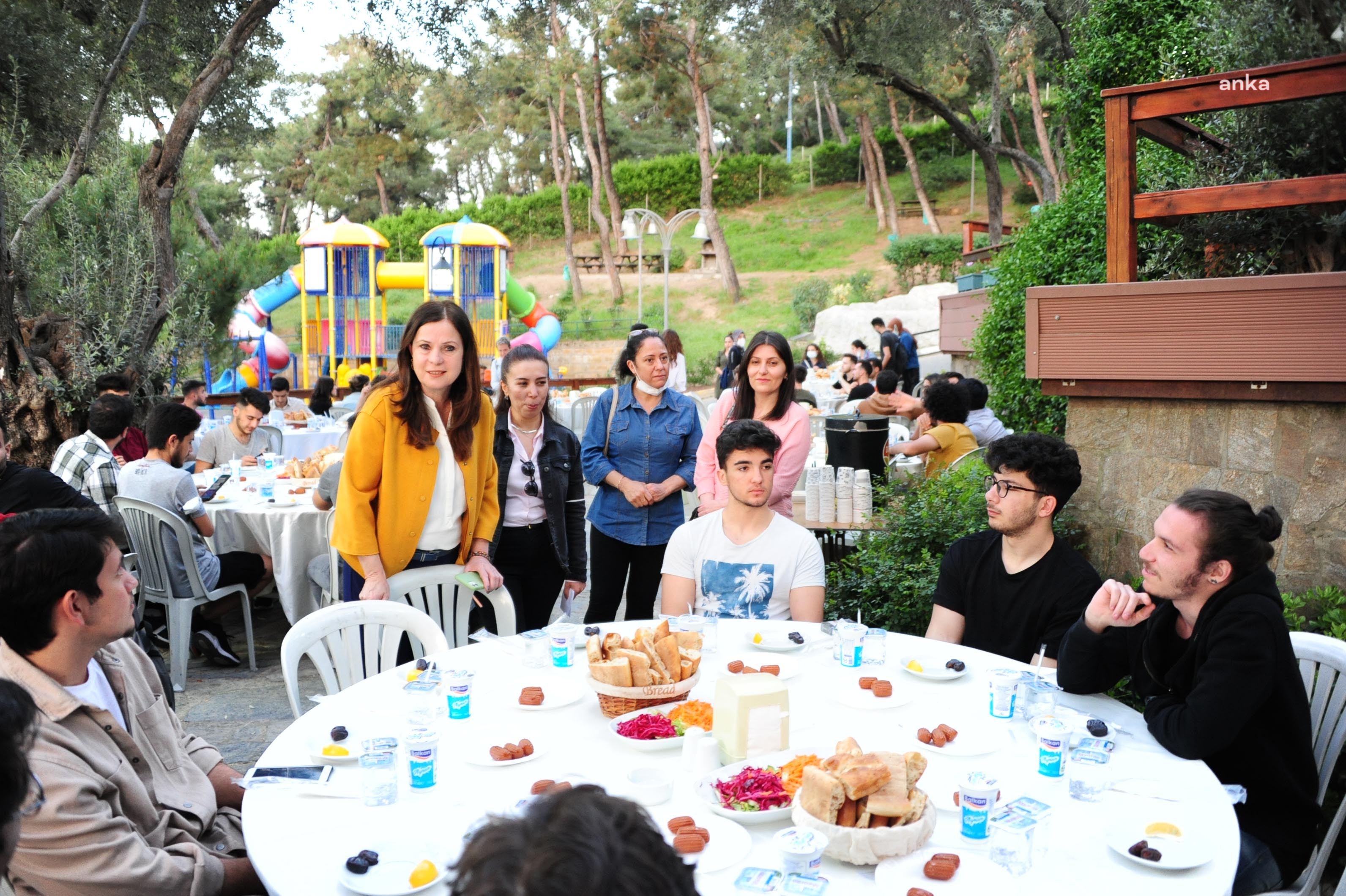BALÇOVA BELEDİYE BAŞKANI ÇALKAYA, ÜNİVERSİTELİ GENÇLERLE İFTARDA BULUŞTU