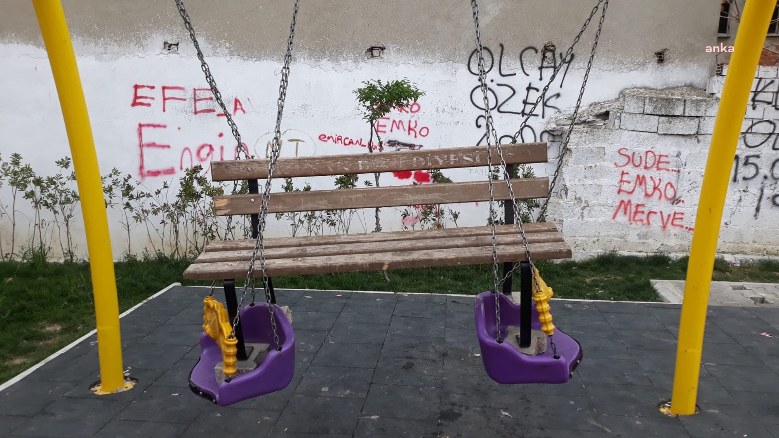 KONAK'TA ÇOCUK PARKINA SALDIRI