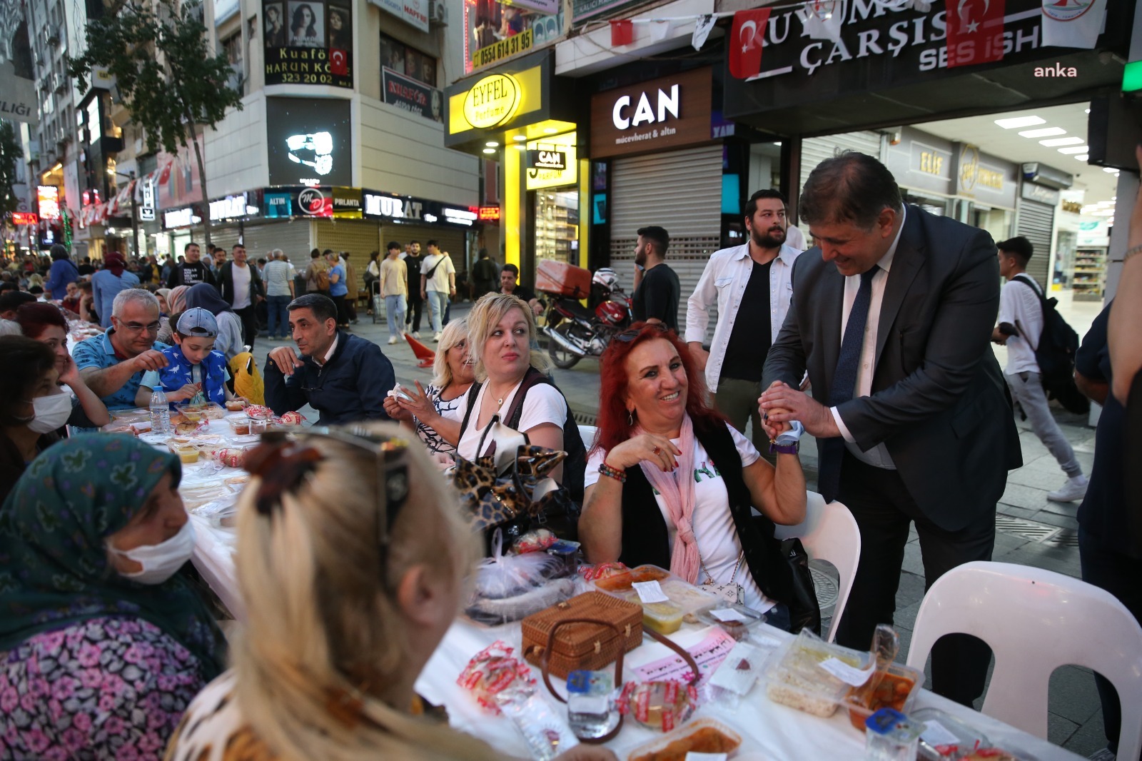 KARŞIYAKA ÇARŞI’DA 5 BİN KİŞİLİK İFTAR