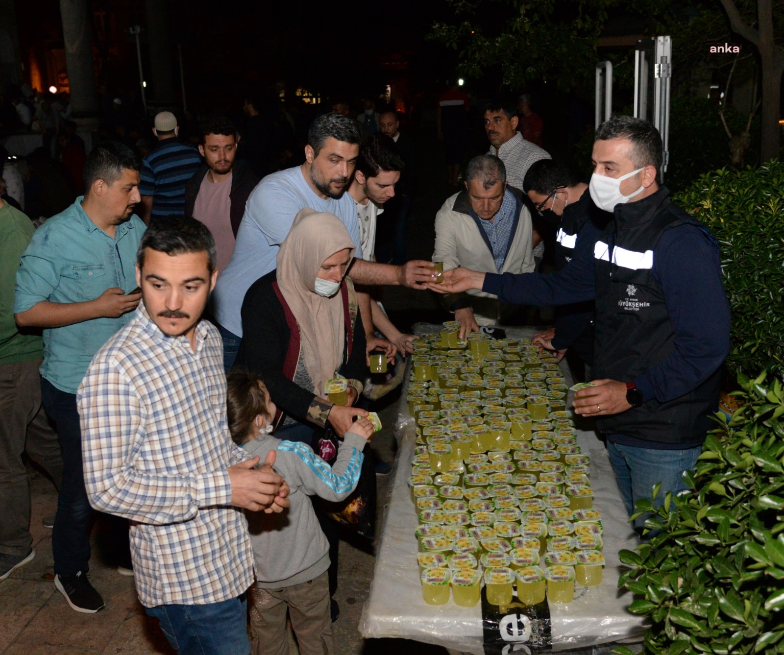 AYDIN BÜYÜKŞEHİR BELEDİYESİ’NDEN KADİR GECESİ’NDE LİMONATA İKRAMI