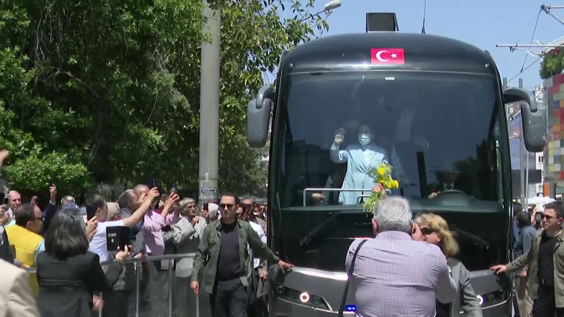AKŞENER: BUNDAN YILLAR EVVEL ŞU YÜZÜKLE YOLA ÇIKTILAR. ŞİMDİ BU YÜZÜĞÜN YANINDA GEMİCİKLER OLDU, ‘BEŞLİ ÇETE’LER OLDU