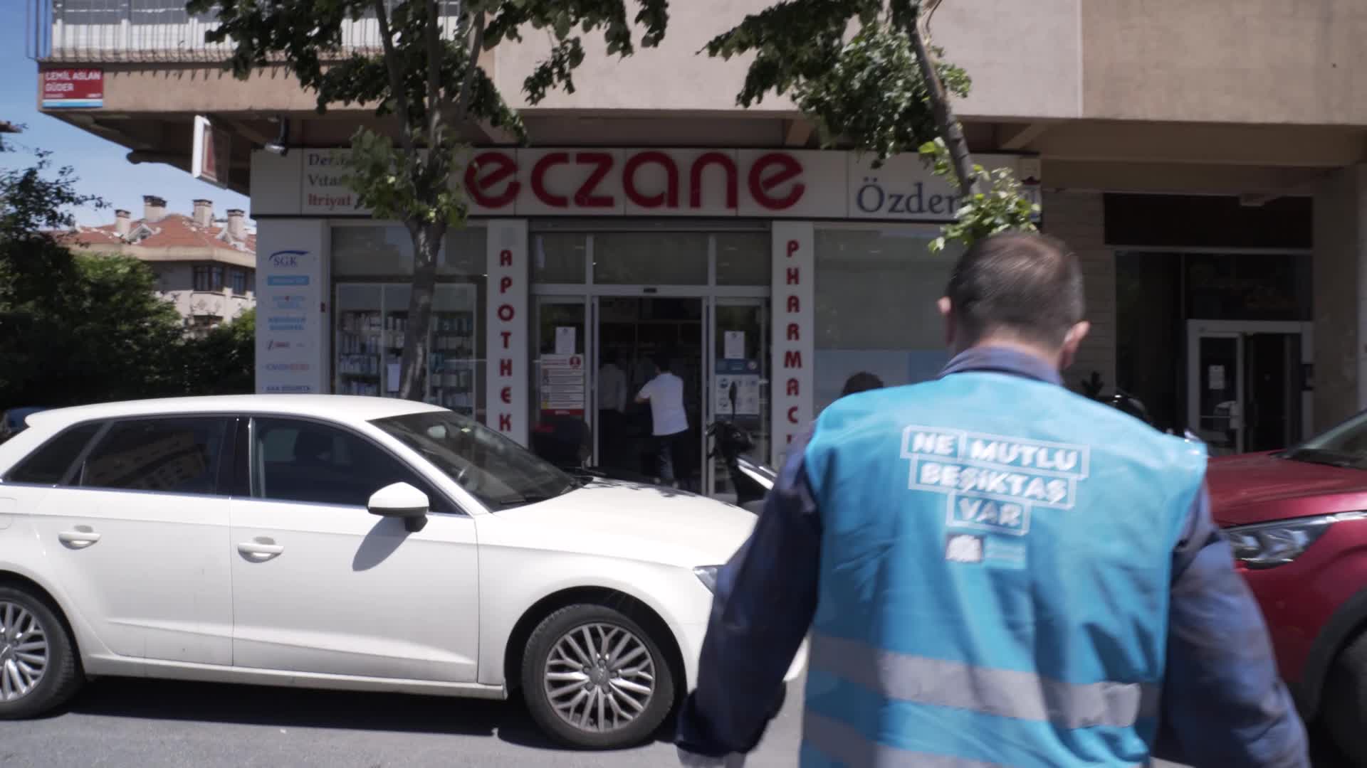 BEŞİKTAŞ’TA ECZANELERE ‘ATIK İLAÇ TOPLAMA KUTUSU’ DAĞITILDI