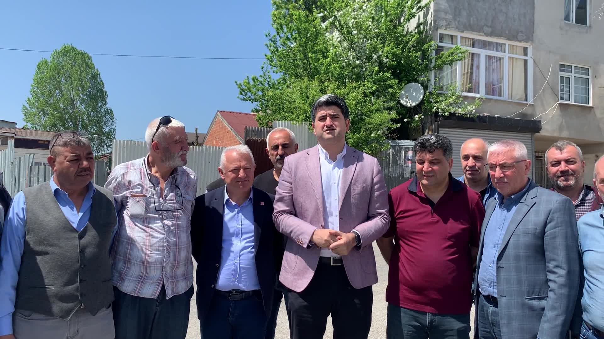 ONURSAL ADIGÜZEL’DEN İNTERNETİ KESİK OLAN MAHALLEYE ZİYARET: “KAYMAKAMIN BİLE 'İNTERNETİN OLMADIĞINI BİLMİYORUM' DEMESİ, TÜRKİYE’Yİ YÖNETENLERİN VATANDAŞIN EVİNDE NE OLDUĞUNU BİLMEDİĞİNİN İSPATI”