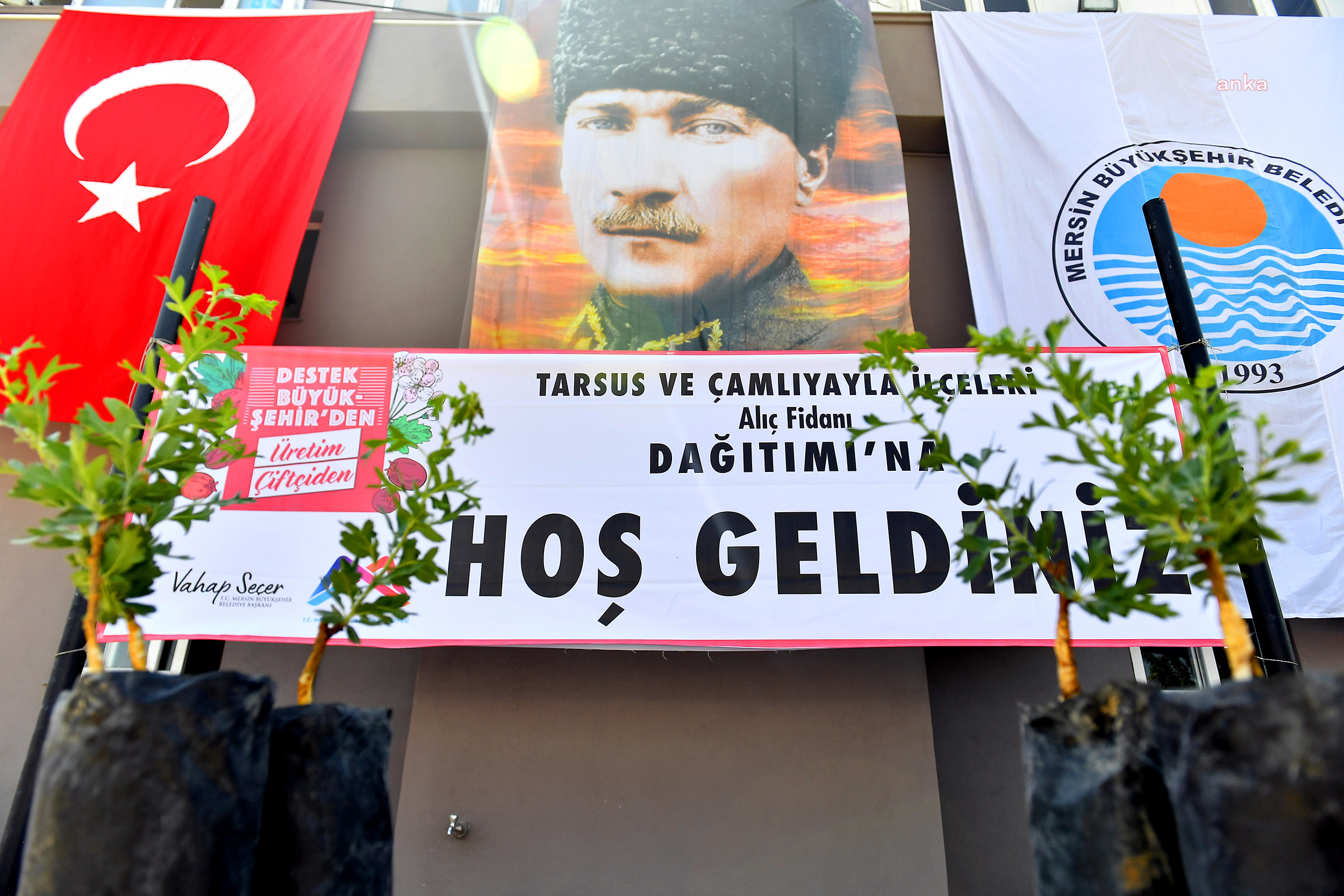 MERSİN BÜYÜKŞEHİR’DEN TARSUS VE ÇAMLIYAYLA’DAKİ ÜRETİCİLERE ALIÇ FİDANI