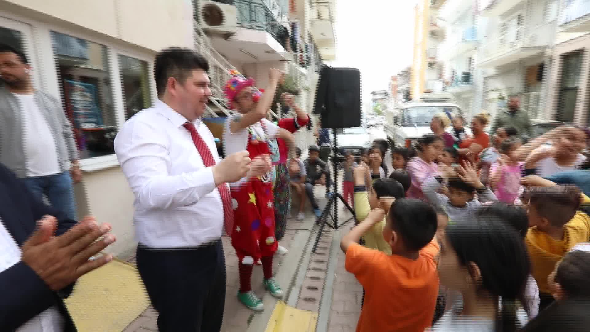 BAŞKAN KILIÇ’TAN ÇOCUKLARA BAYRAM TIRAŞI