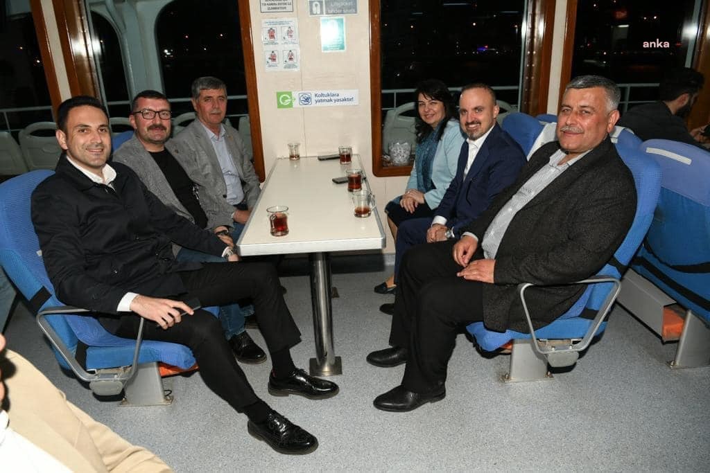 AKP’Lİ BÜLENT TURAN VE JÜLİDE İSKENDEROĞLU, 1915 ÇANAKKALE KÖPRÜSÜ YERİNE FERİBOTU TERCİH ETTİ