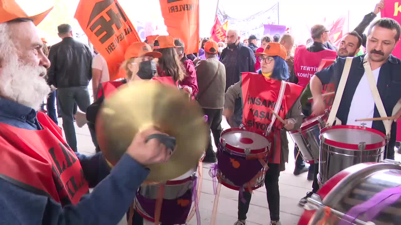ANKARA'DA 1 MAYIS COŞKUYLA KUTLANDI: ZAMLAR, ENFLASYON, GEZİ KARARLARI VE KHK'LAR PROTESTO EDİLDİ