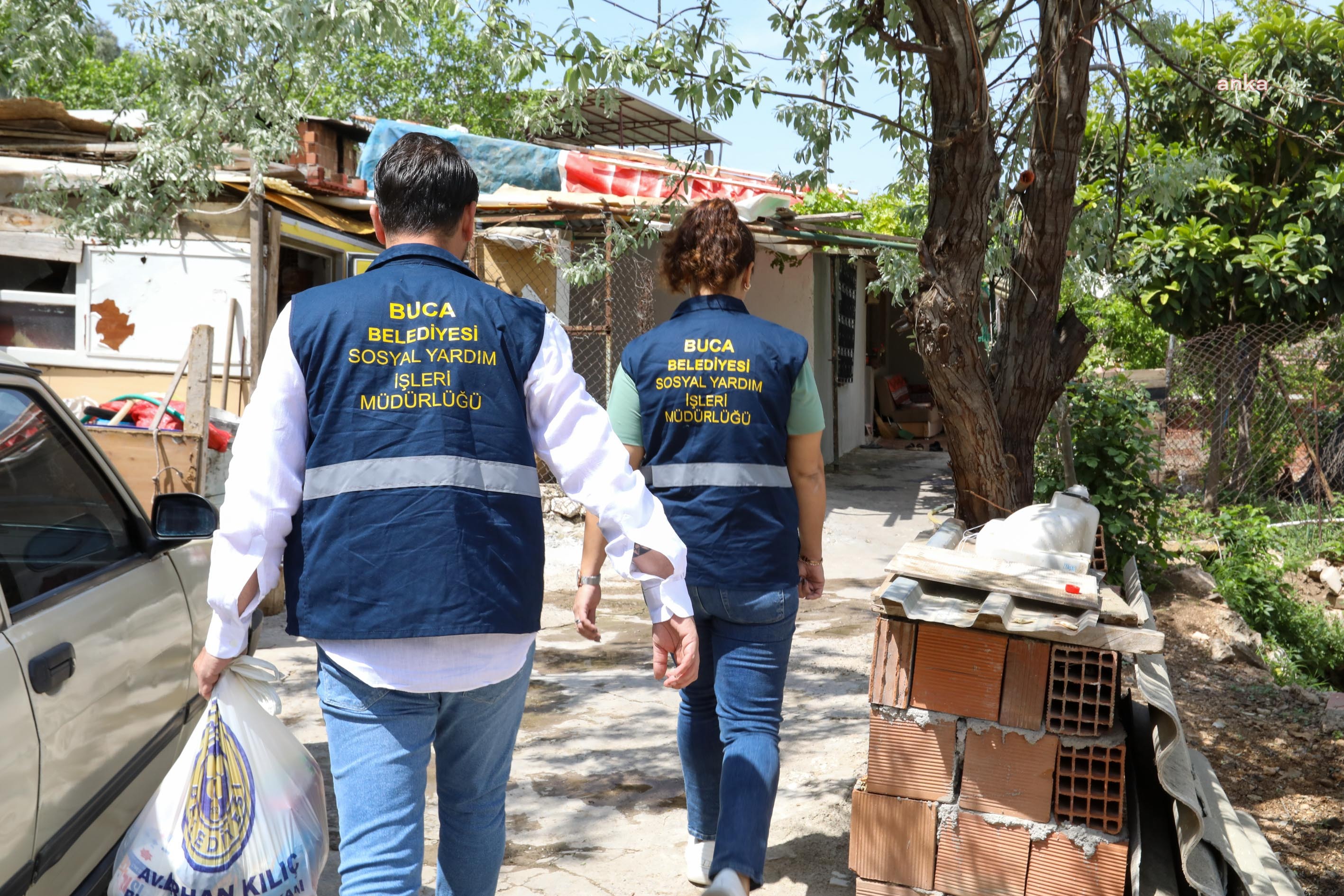 BUCA’DA İHTİYAÇ SAHİPLERİNE YARDIM ELİ