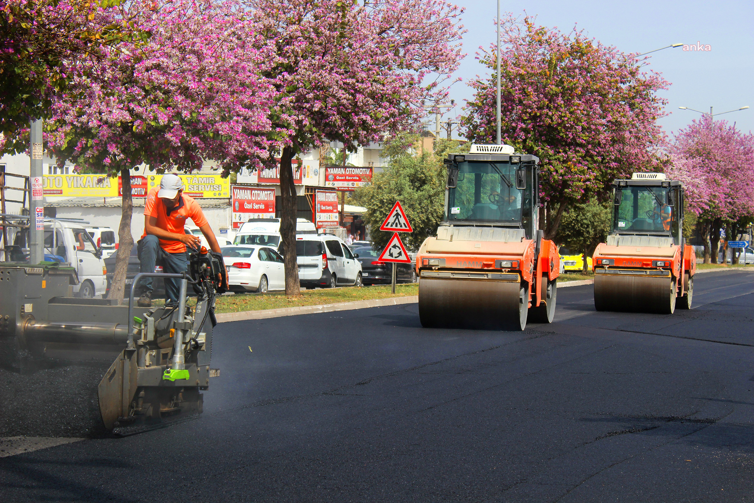 MERSİNLİ AHMET BULVARI'NDAKİ 600 METRELİK YOL YENİLENİYOR