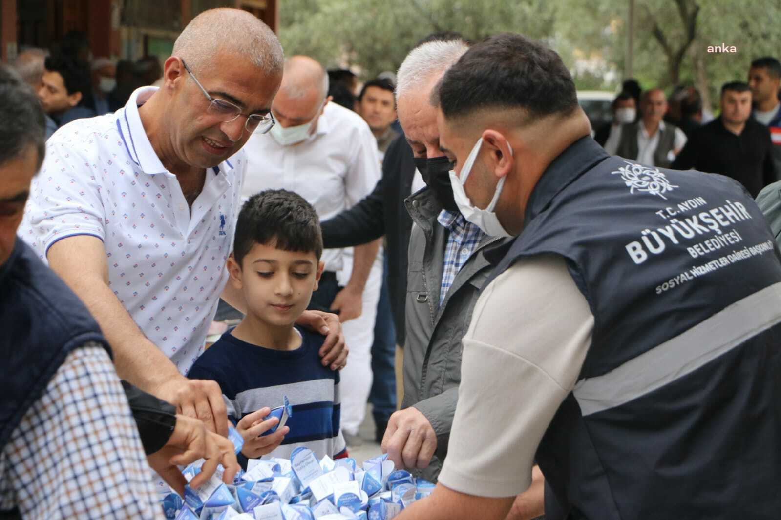 AYDIN BÜYÜKŞEHİR BELEDİYESİ VATANDAŞLARLA BAYRAMLAŞTI