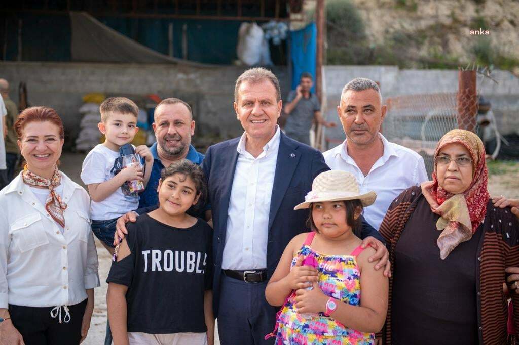 VAHAP SEÇER VE MERAL SEÇER,  AKDENİZ’İN KIRSAL MAHALLELERİNDE HALKLA BAYRAMLAŞTI