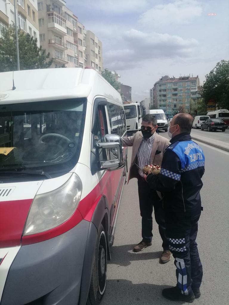 ESKİŞEHİR'DE ZABITA DENETİM İÇİN DEĞİL KUTLAMA İÇİN ÇEVİRME YAPTI