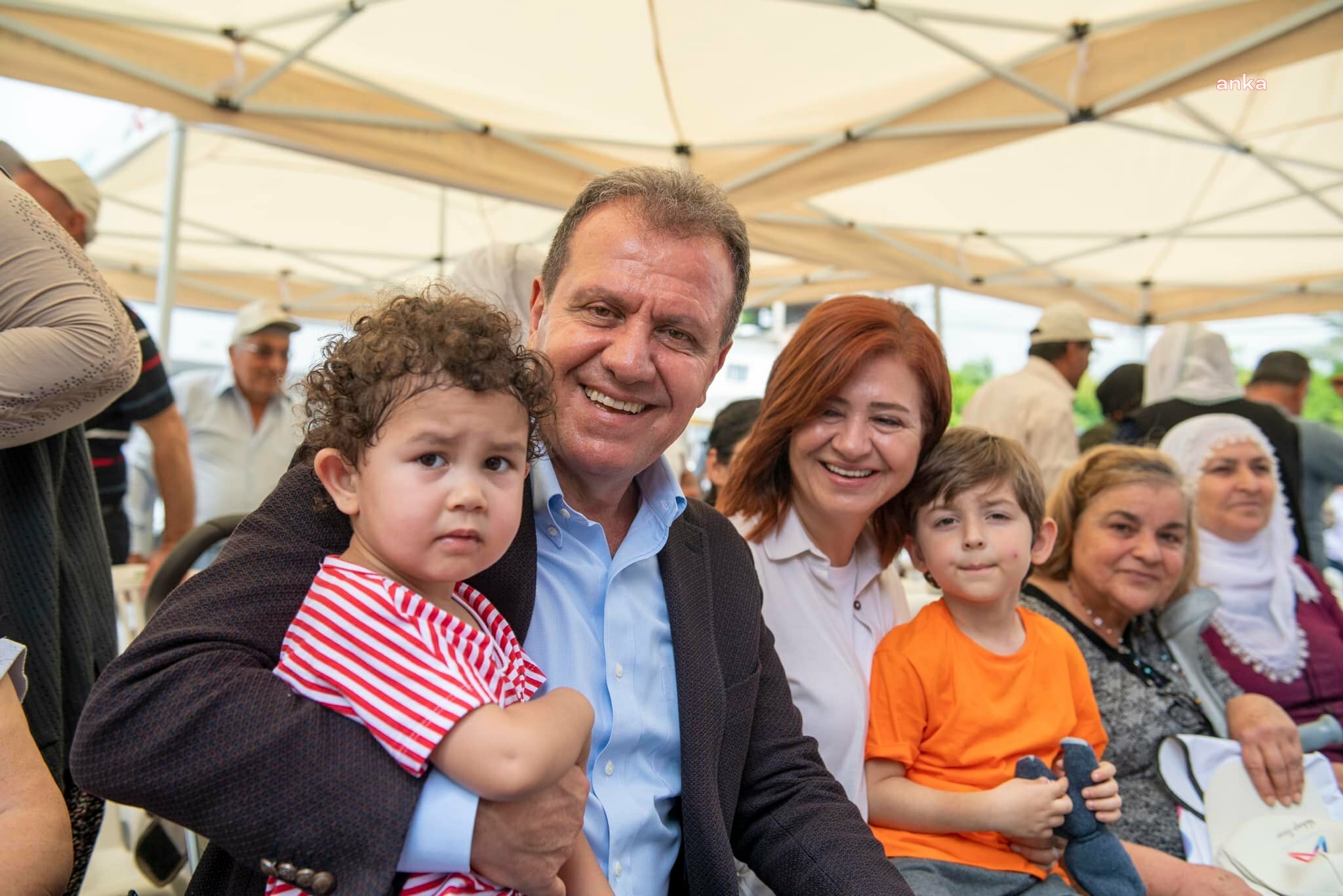 VAHAP SEÇER: “BİZ HERKESİ KUCAKLIYORUZ, MERSİN'İ SEVİYORUZ”