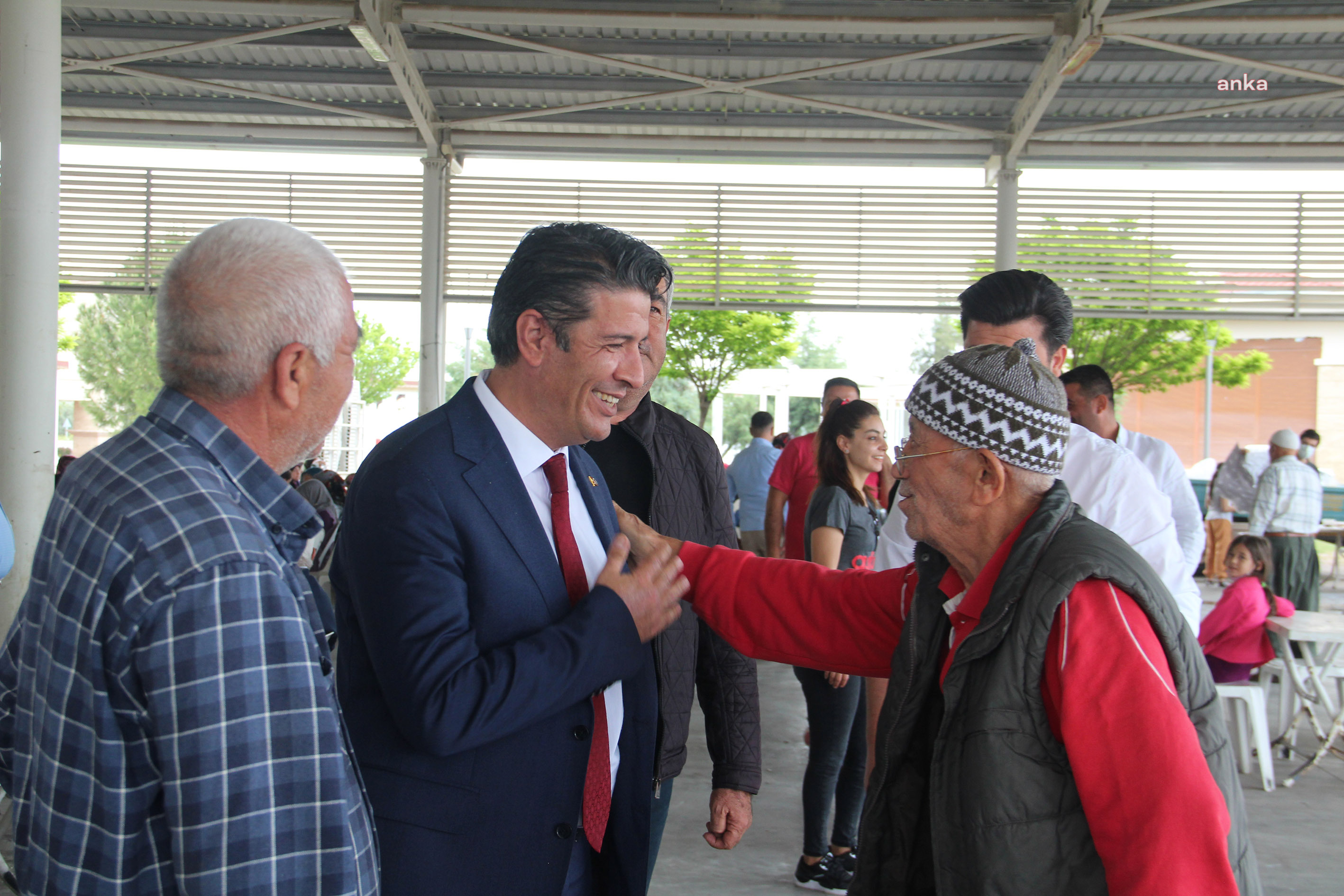DÖŞEMEALTI BELEDİYE BAŞKANI GENÇ’TEN MAHALLELERDE BAYRAM ZİYARETİ