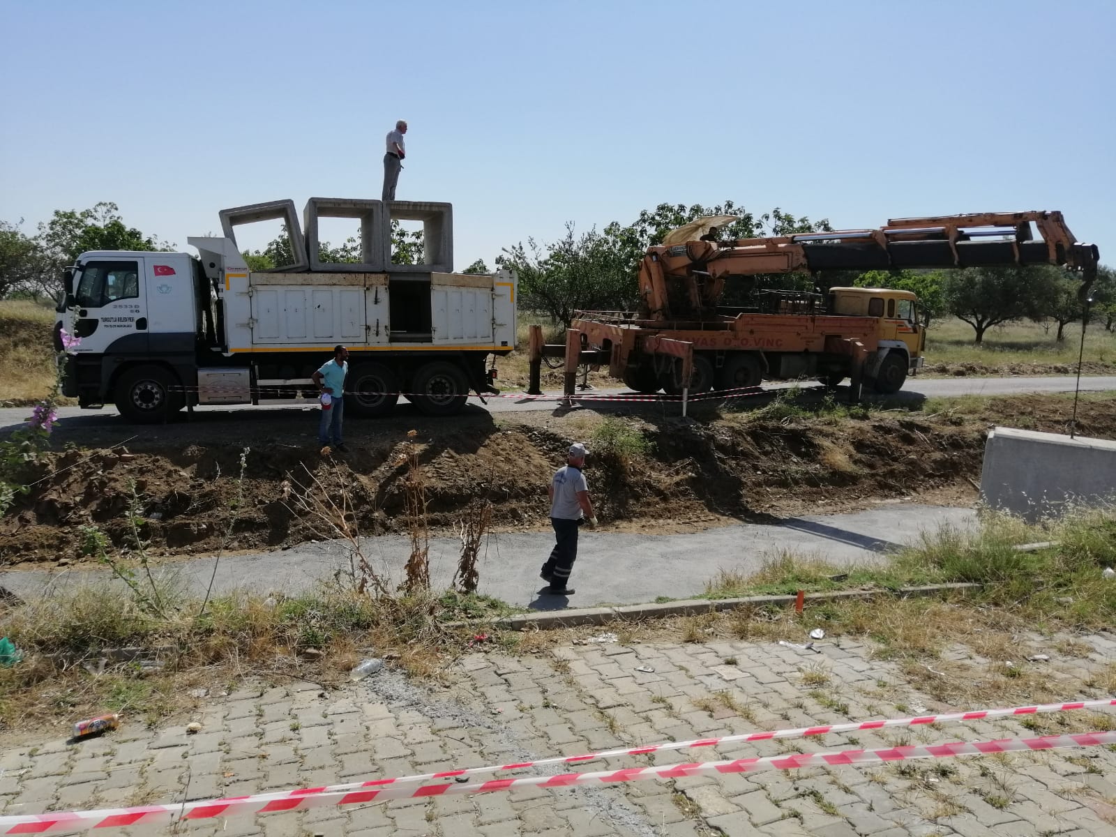 DALBAHÇE BAĞLANTI YOLUNDA MENFEZ VE YOL ÇALIŞMASI